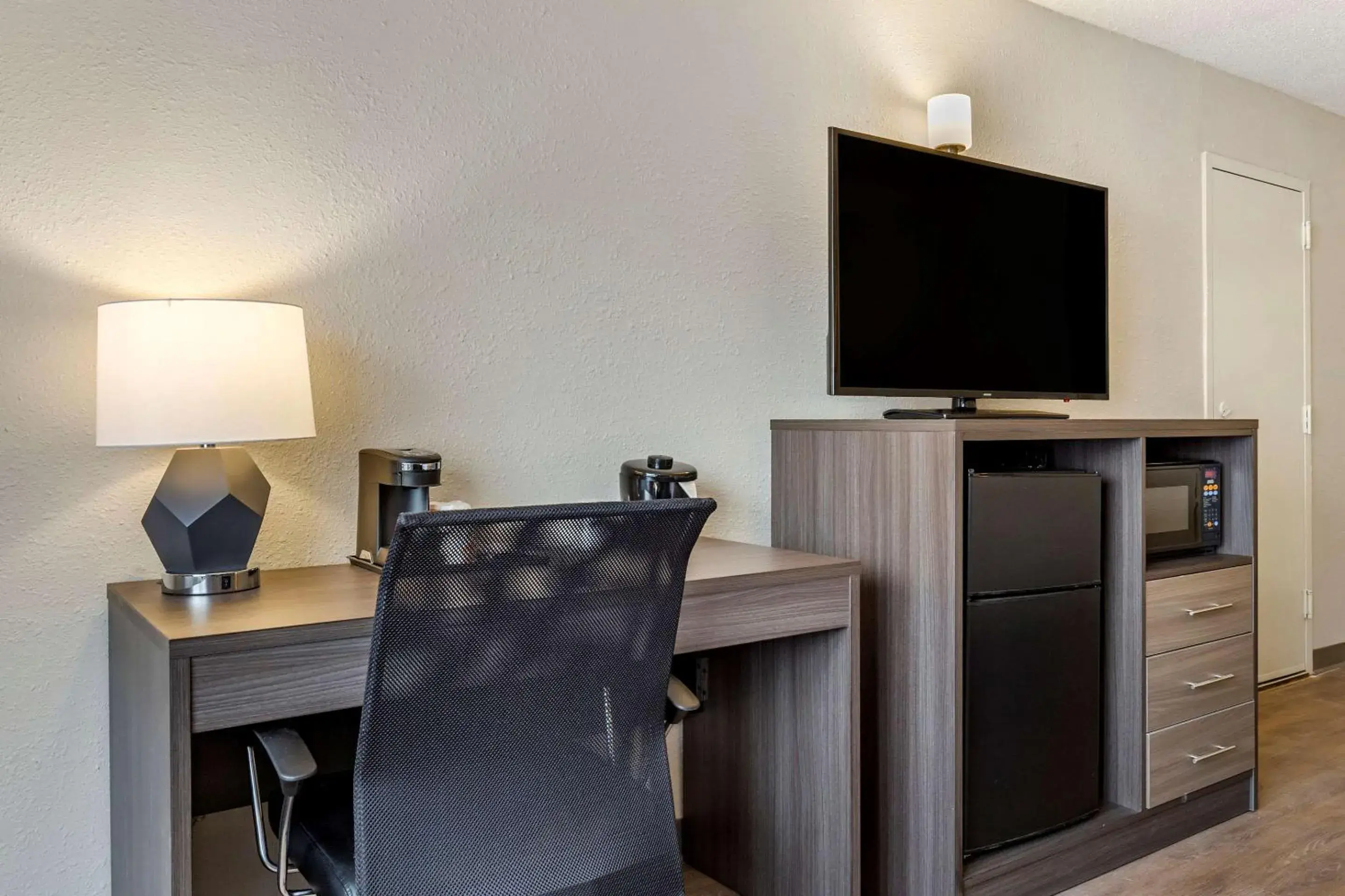 Photo of the whole room in Clarion Pointe Raleigh Midtown Photo of the whole room in Clarion Pointe Raleigh Midtown