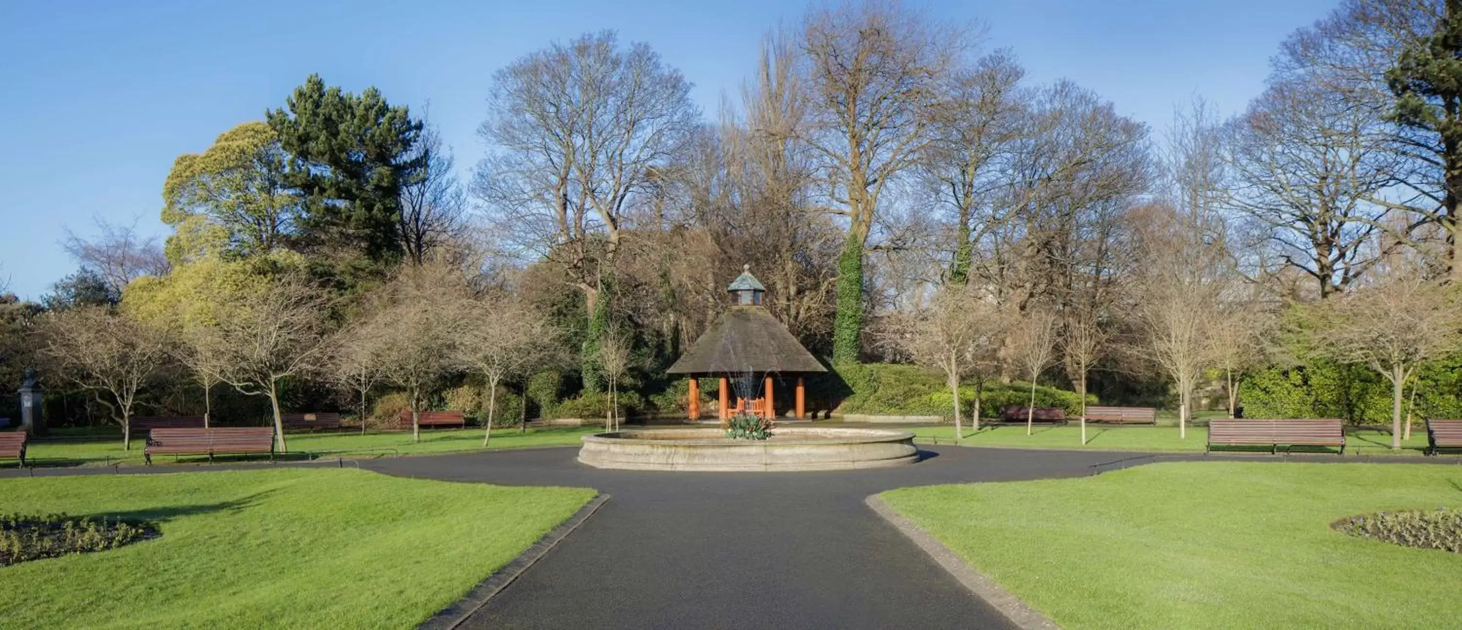 Property building, Swimming Pool in Hilton Dublin