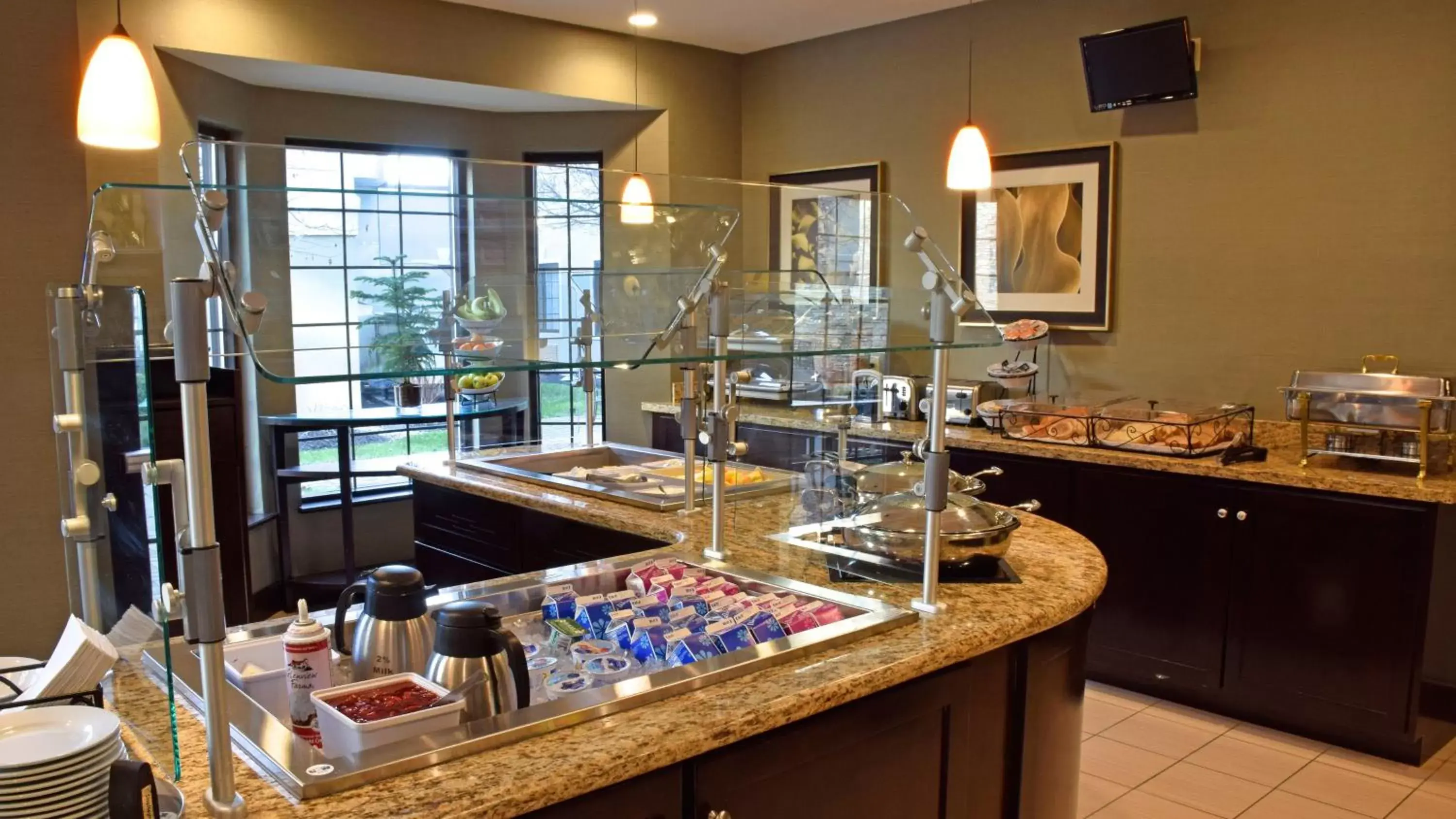 Breakfast, Restaurant/Places to Eat in Staybridge Suites - Cincinnati North, an IHG Hotel