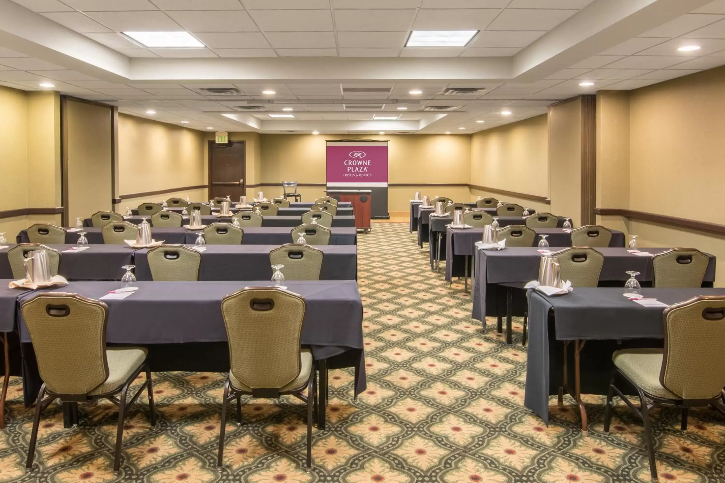 Meeting/conference room in Crowne Plaza Indianapolis-Airport, an IHG Hotel