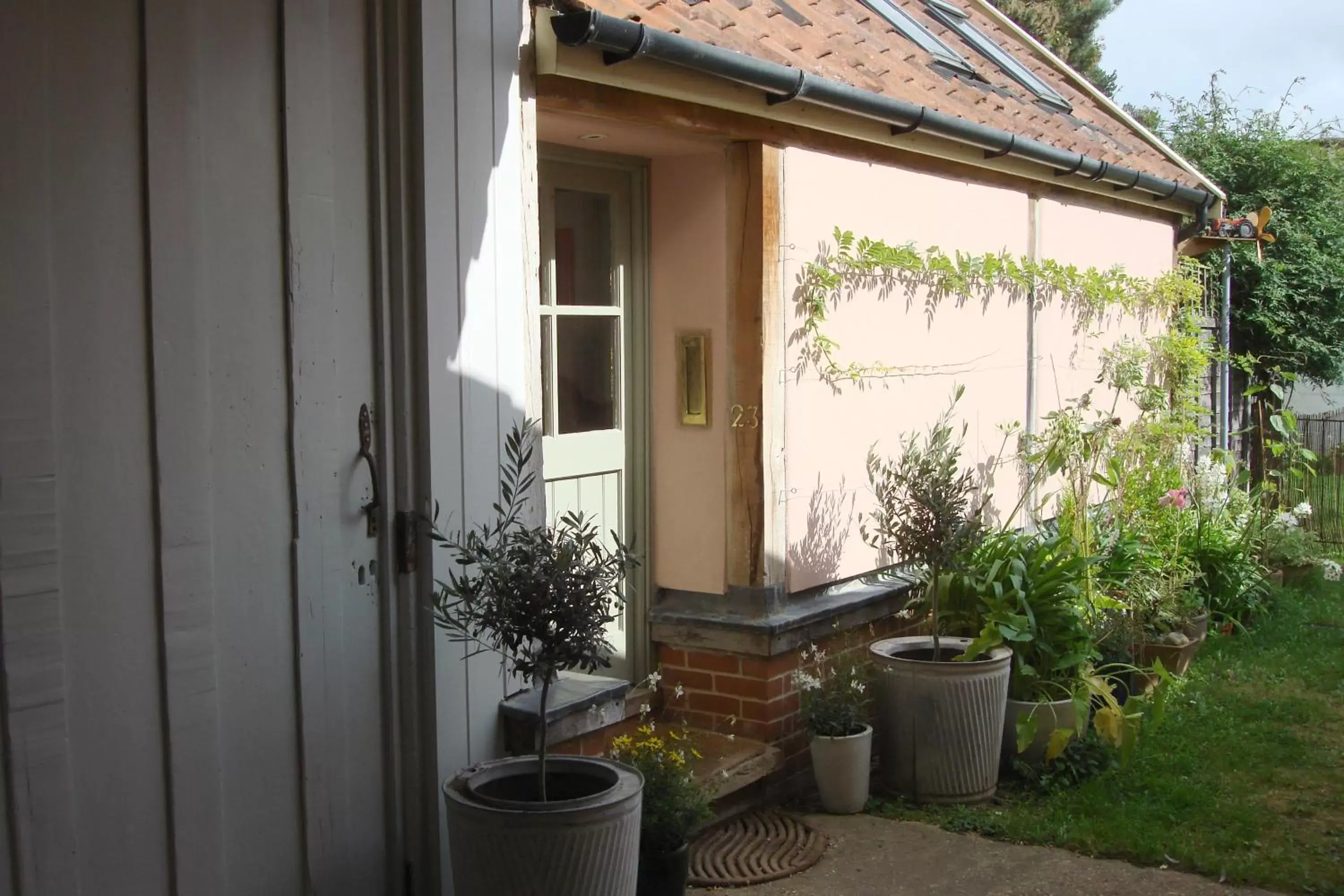 Facade/entrance in Tinsmiths House