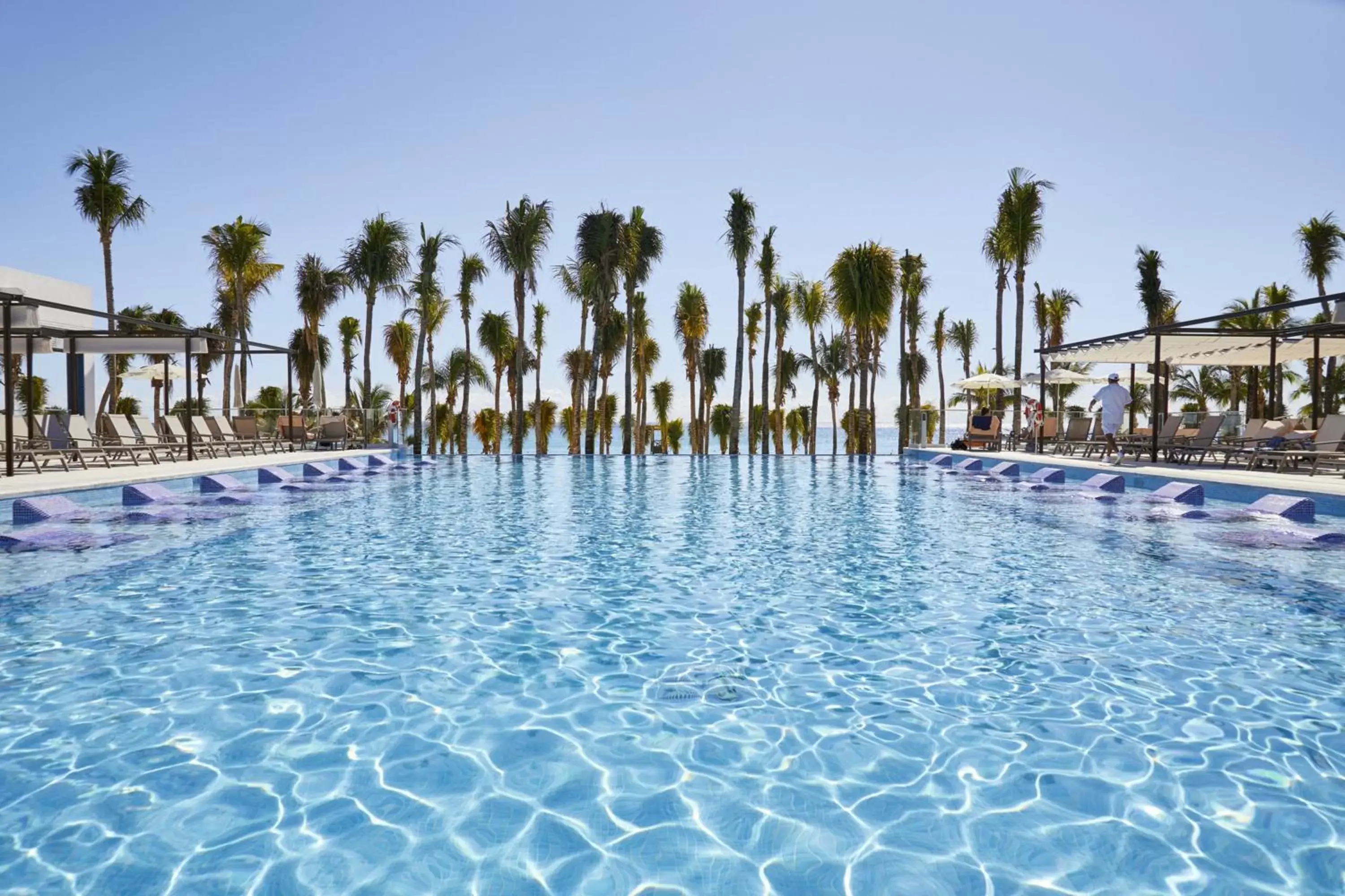 Swimming pool in Riu Palace Riviera Maya - All Inclusive Swimming pool in Riu Palace Riviera Maya - All Inclusive
