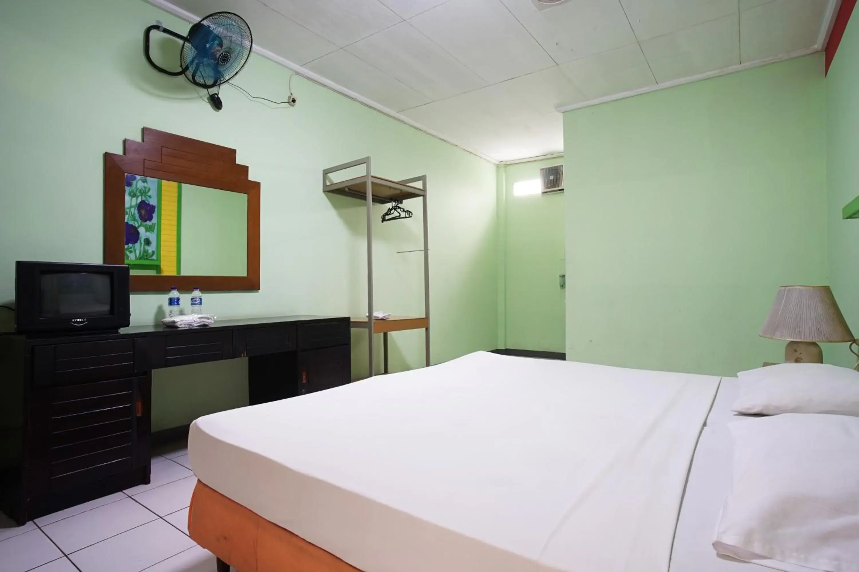 Photo of the whole room, Bed in Hotel Bandung Permai