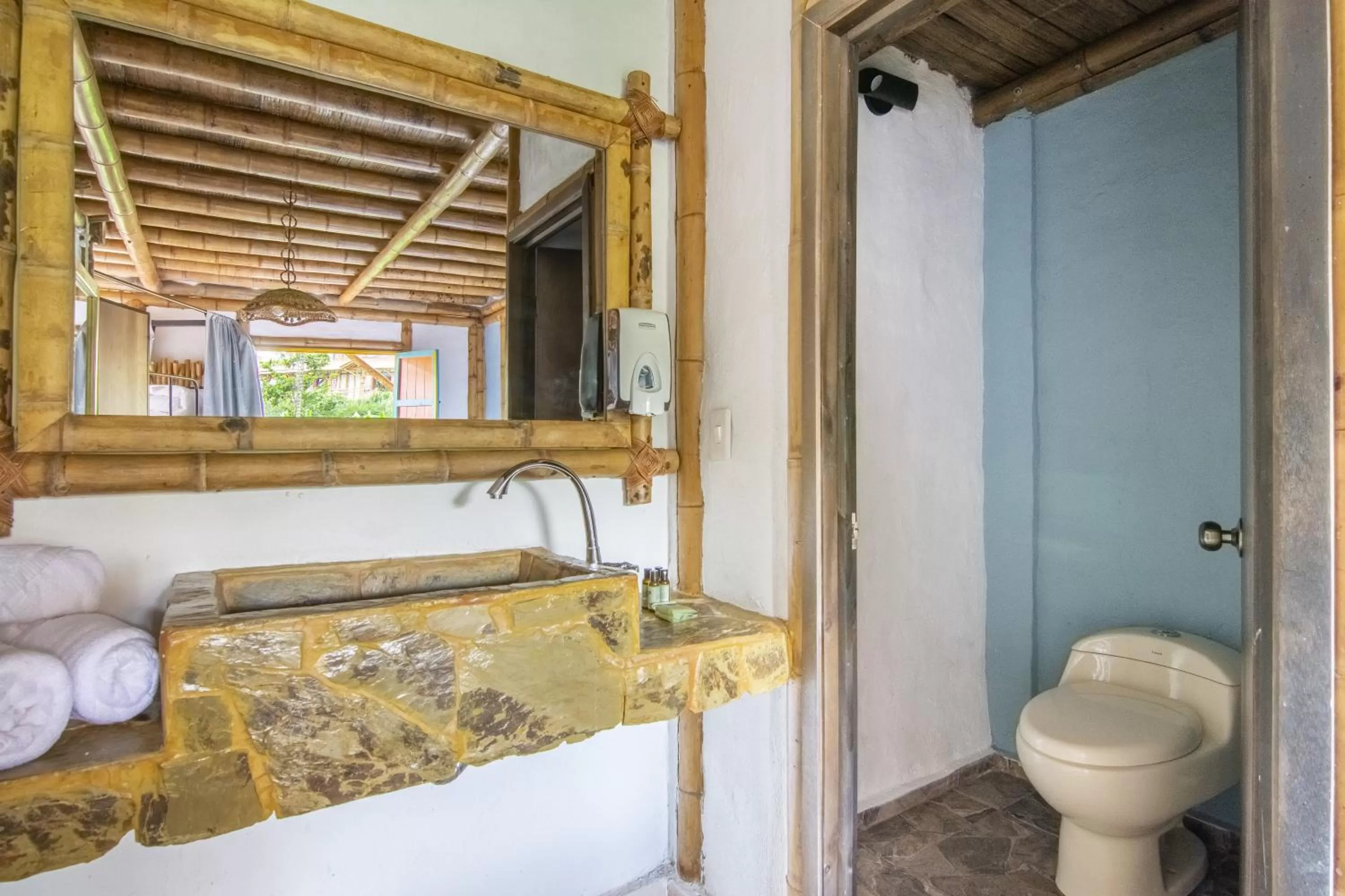 Toilet in Los Otobos finca hotel 1