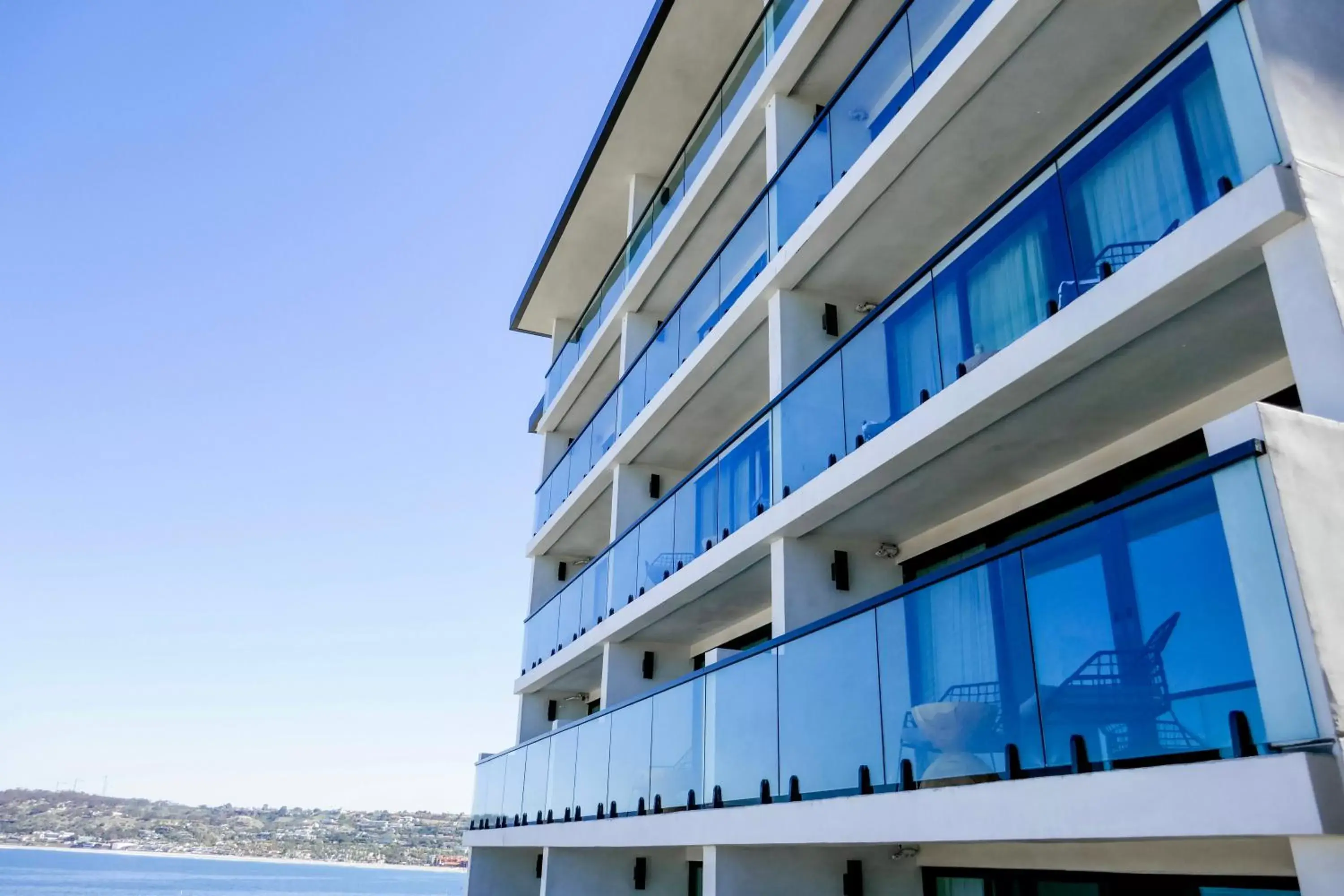 Property building in La Jolla Cove Suites Property building in La Jolla Cove Suites