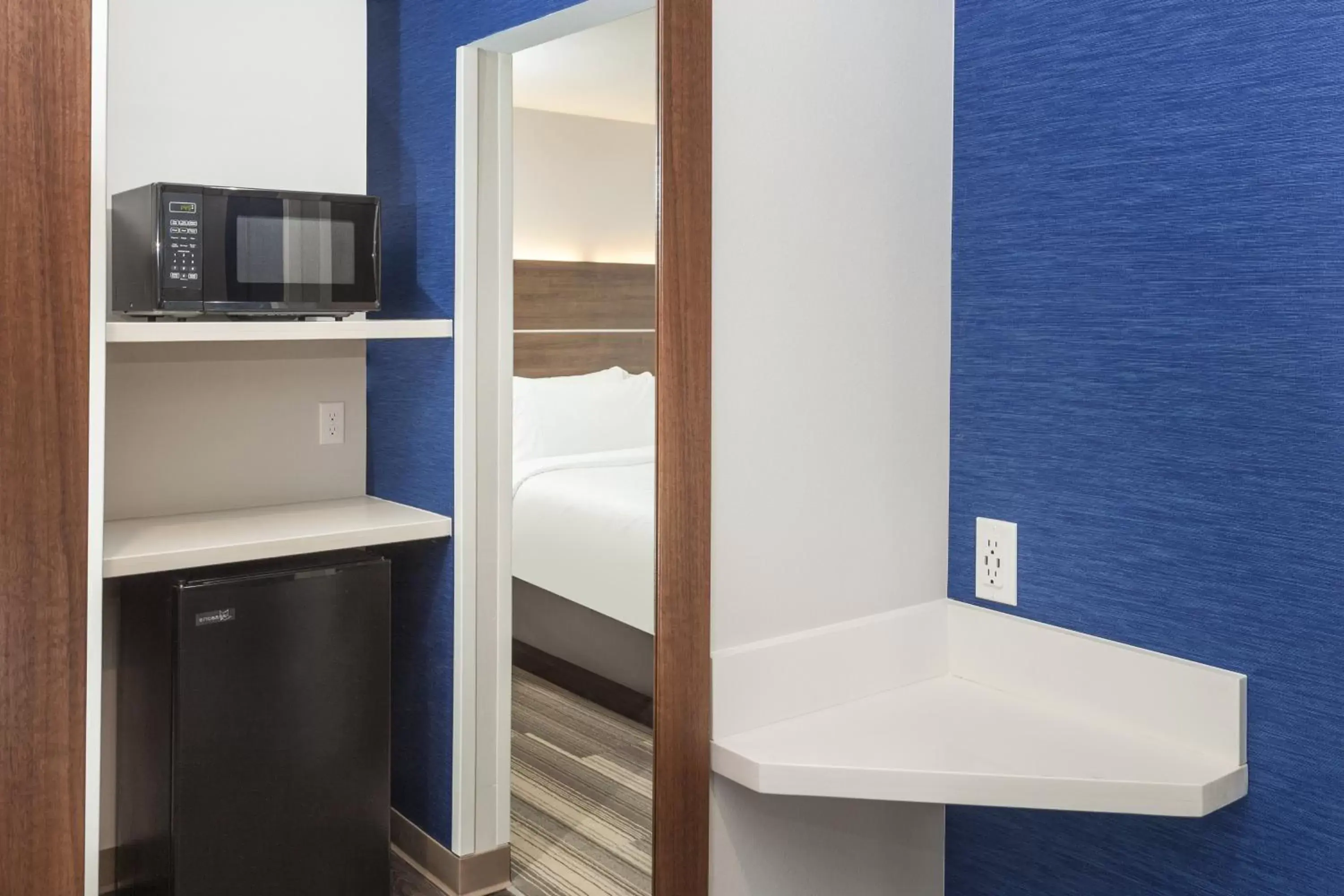 Photo of the whole room, Bed in Holiday Inn Express & Suites - Hudson I-94 by IHG Photo of the whole room, Bed in Holiday Inn Express & Suites - Hudson I-94 by IHG