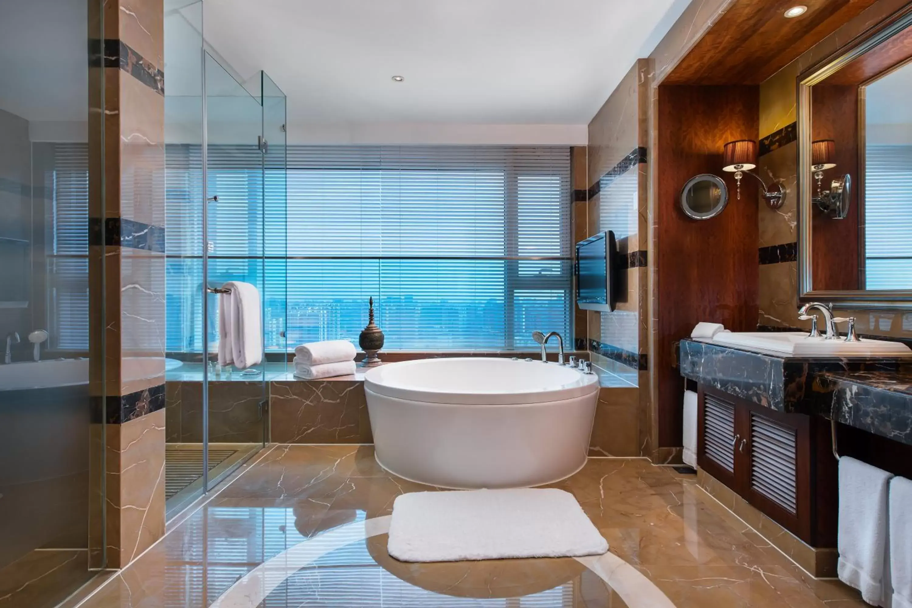 Photo of the whole room, Bathroom in Crowne Plaza Beijing Sun Palace, an IHG Hotel