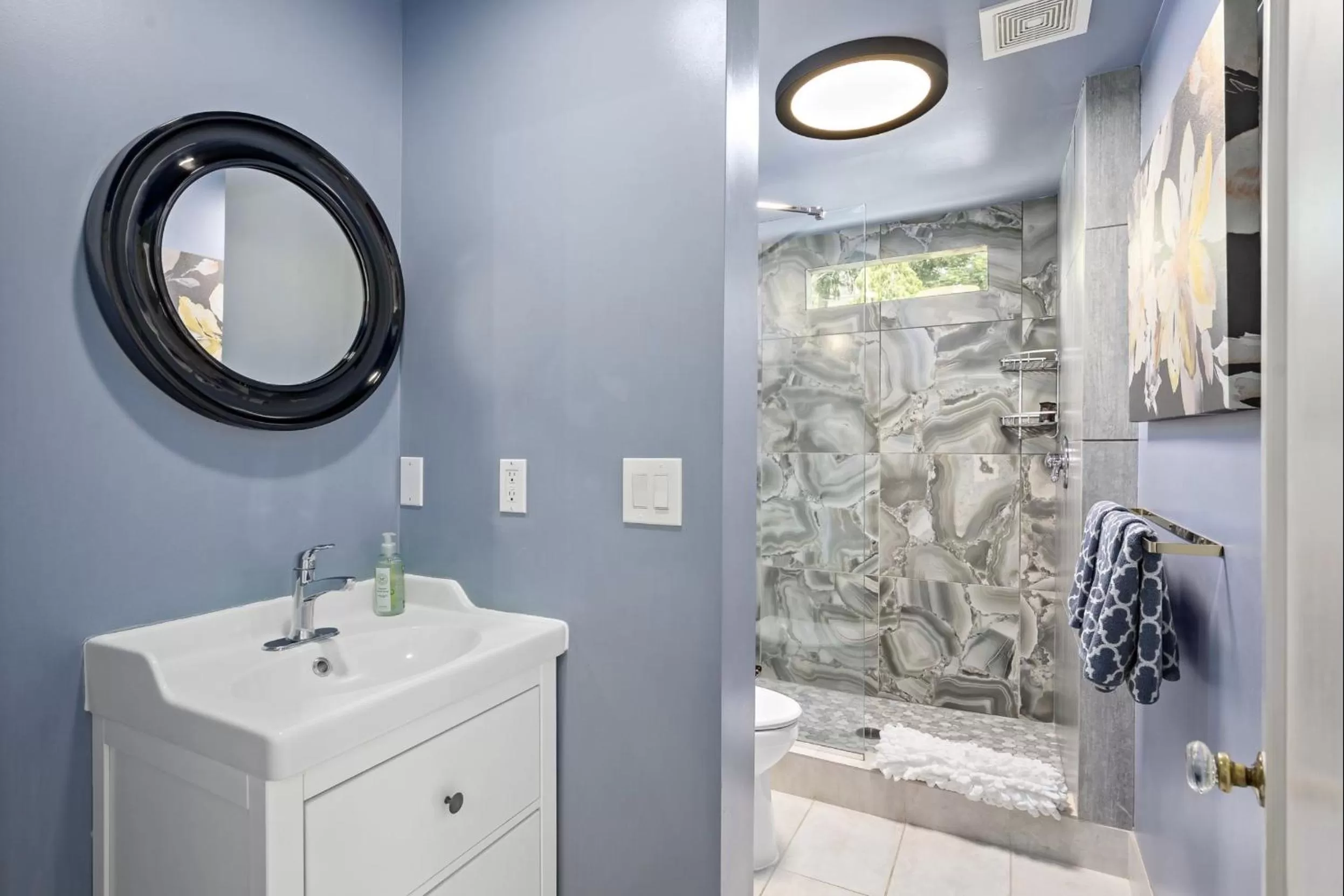 Shower in The Wesley Walla Walla