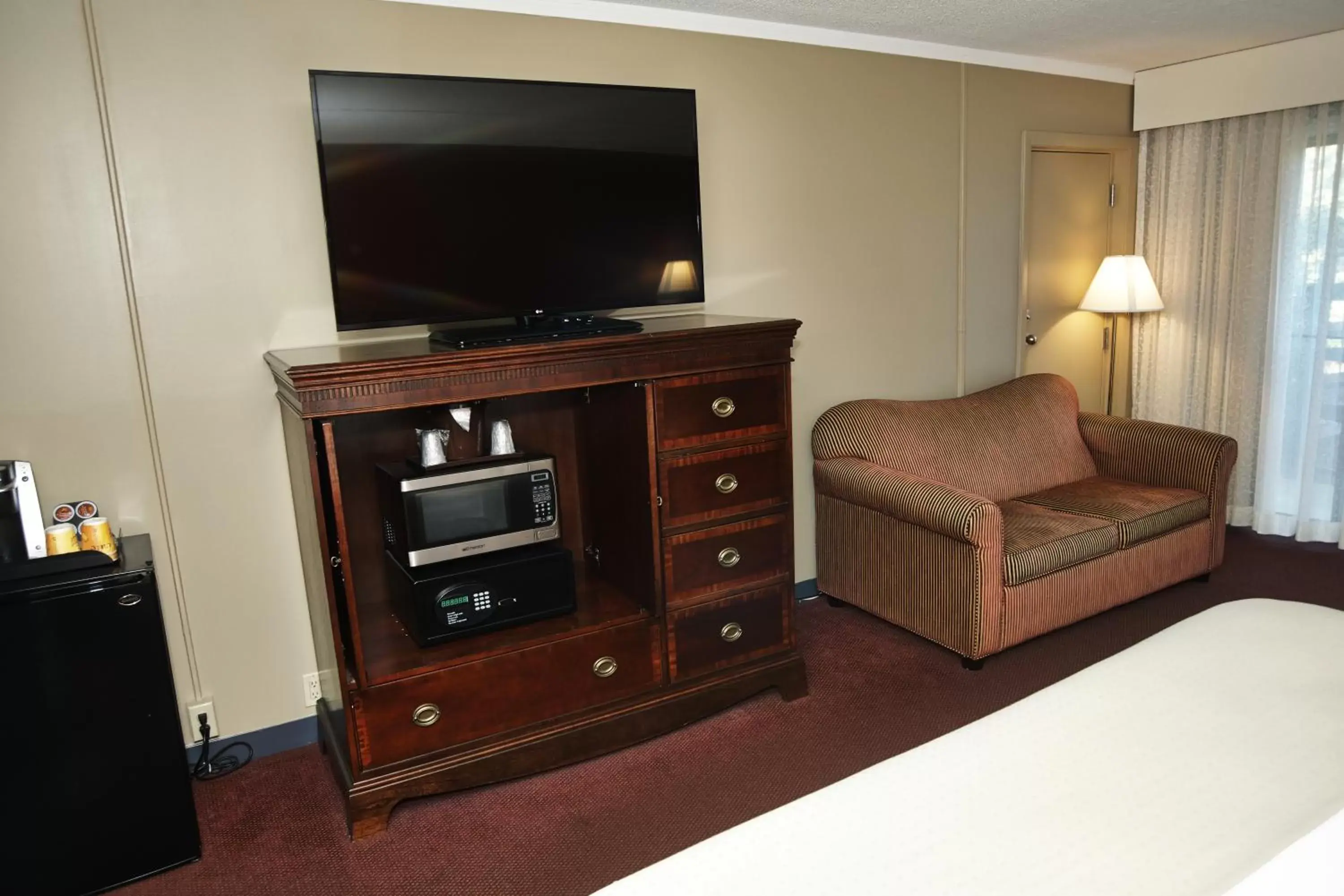 TV and multimedia, TV/Entertainment Center in Fireside Inn & Suites Gilford