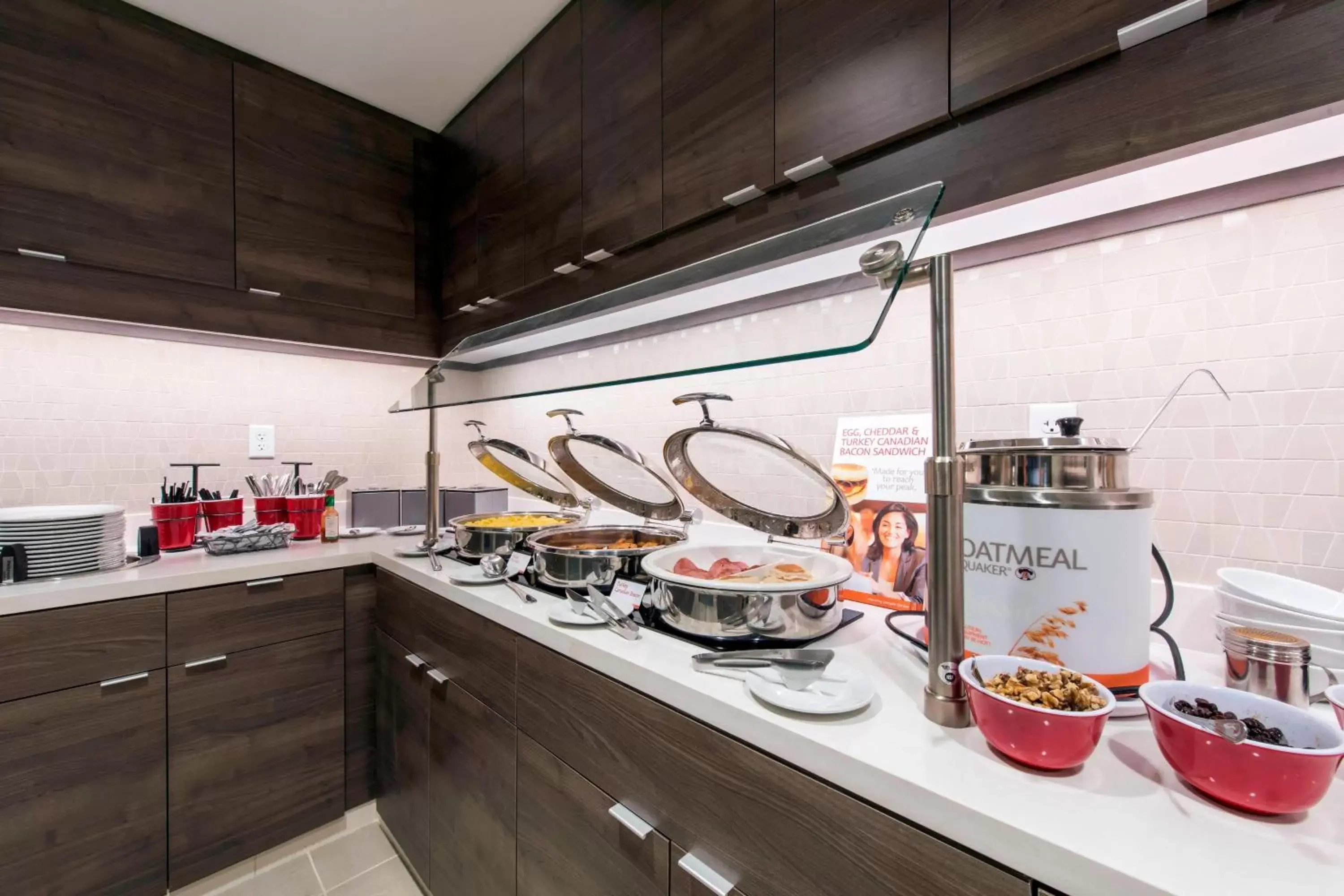 Breakfast, Kitchen/Kitchenette in Residence Inn by Marriott Nashua