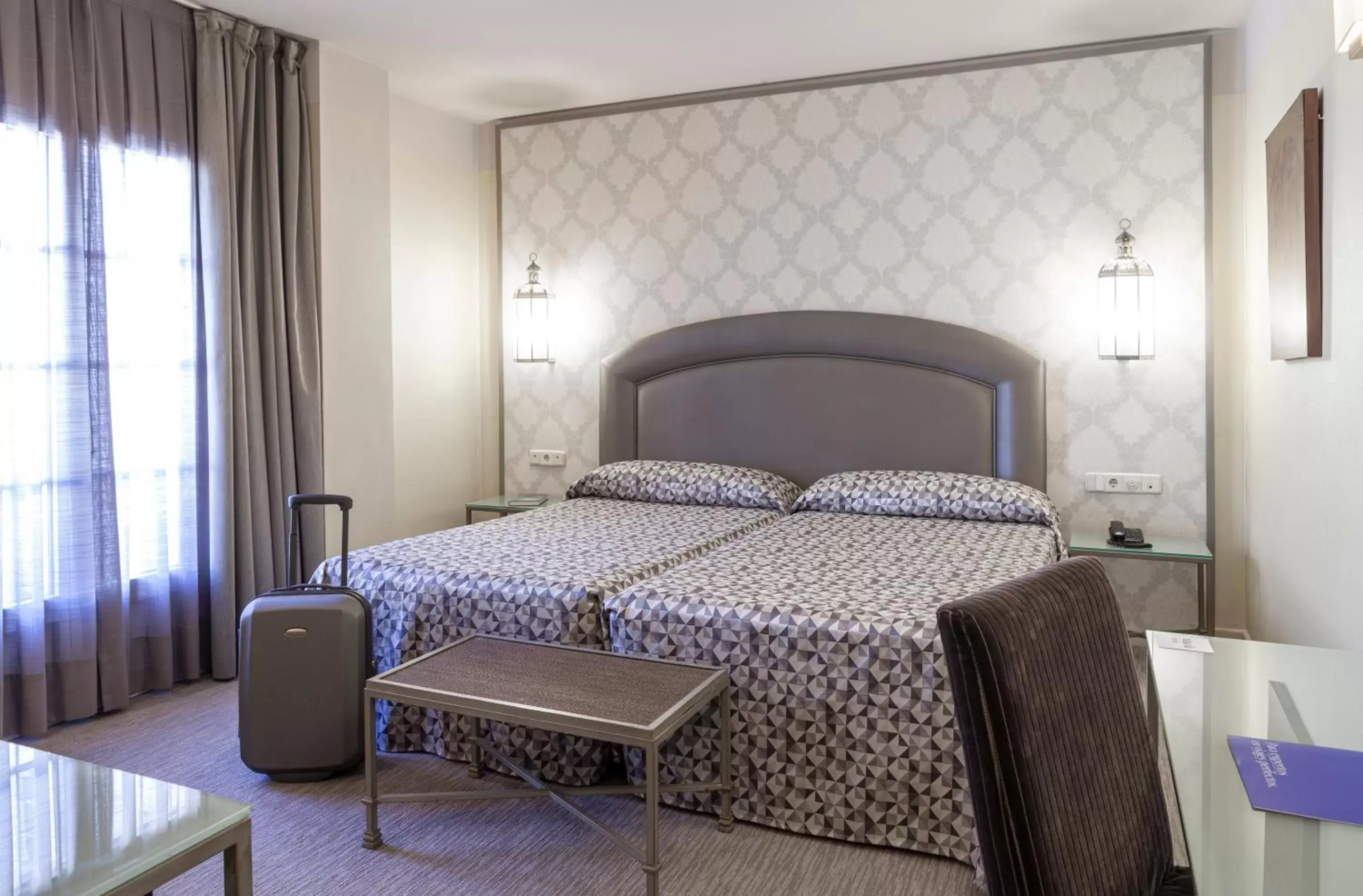 Twin Room with Terrace in Hotel Macià Alfaros Twin Room with Terrace in Hotel Macià Alfaros