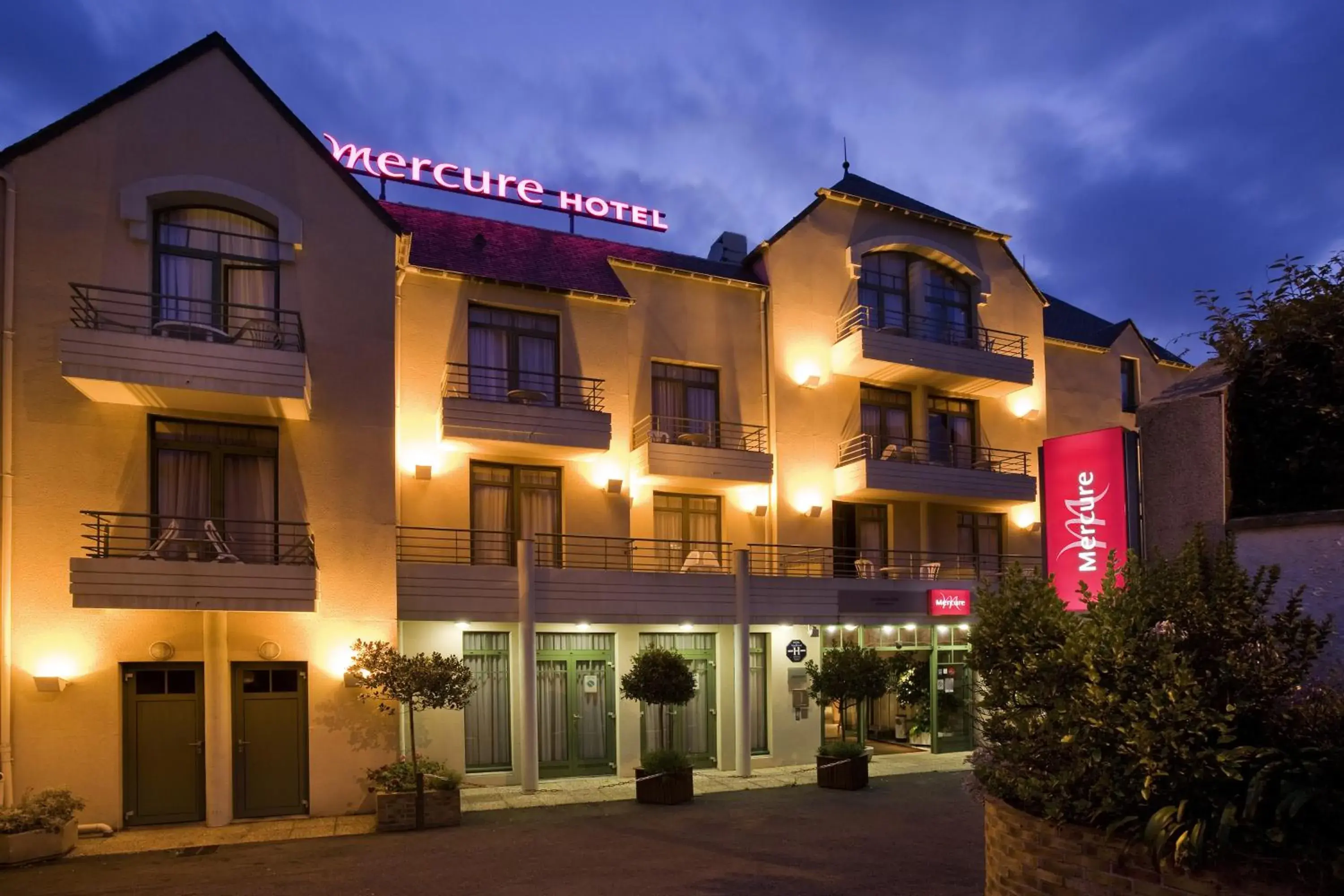 Property Building in Hotel Mercure Granville Le Grand Large