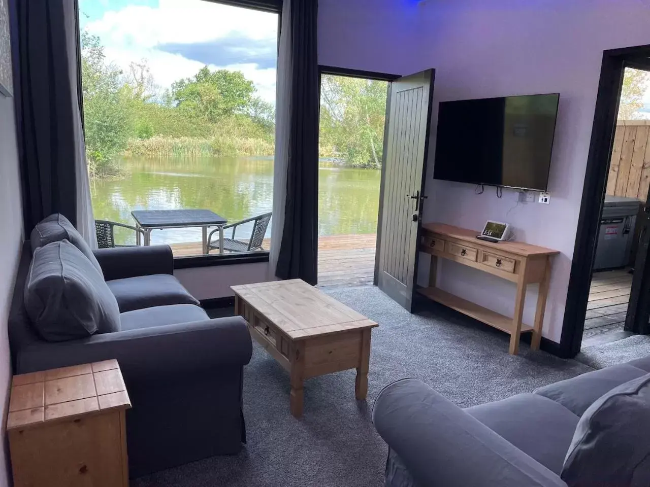 Living room, Seating Area in TheWaterfrontLodges