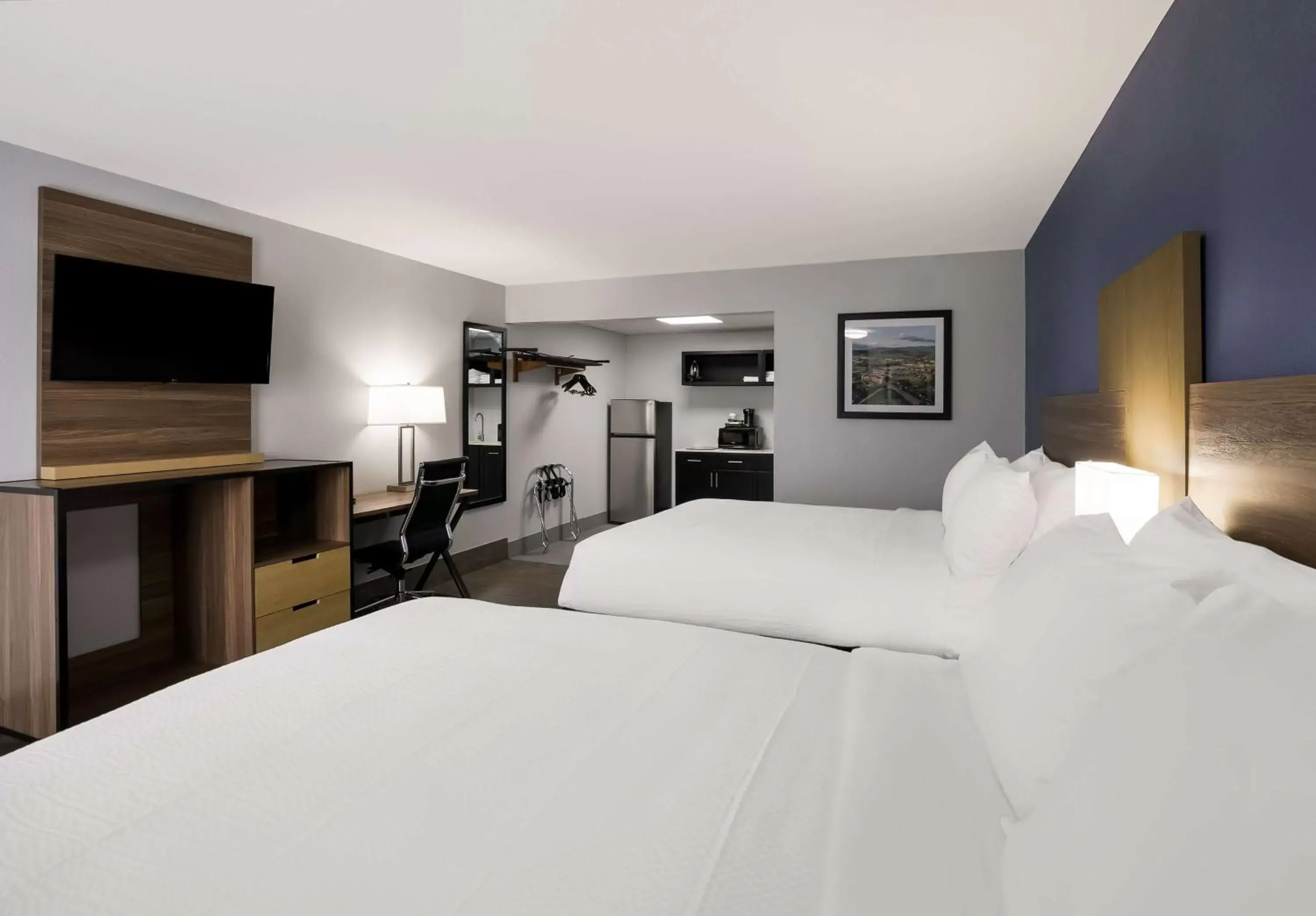 Bedroom, Bed in SureStay Plus by Best Western Pigeon Forge