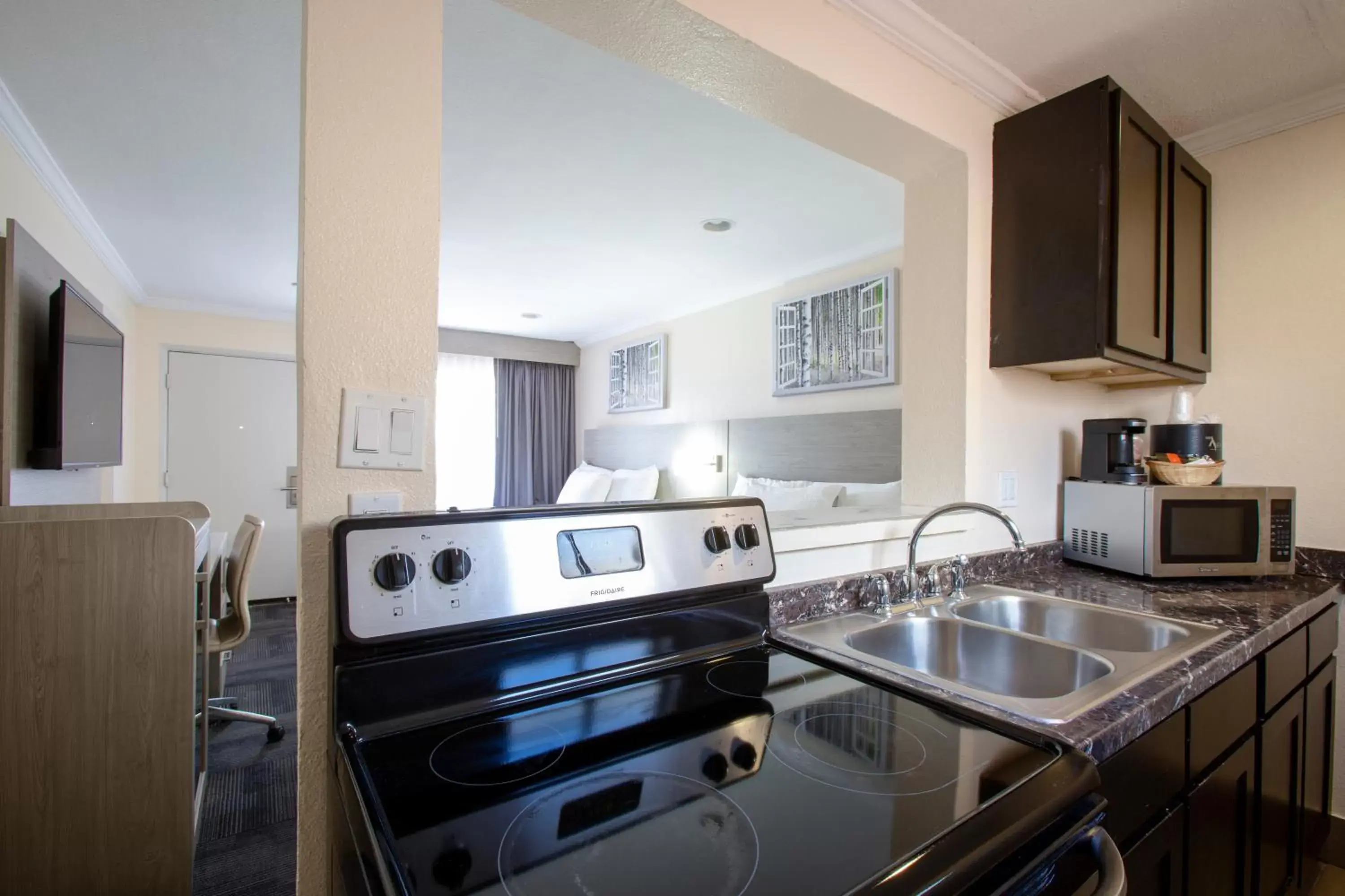 Kitchen or kitchenette, Kitchen/Kitchenette in Hotel Aspen Flagstaff/ Grand Canyon InnSuites