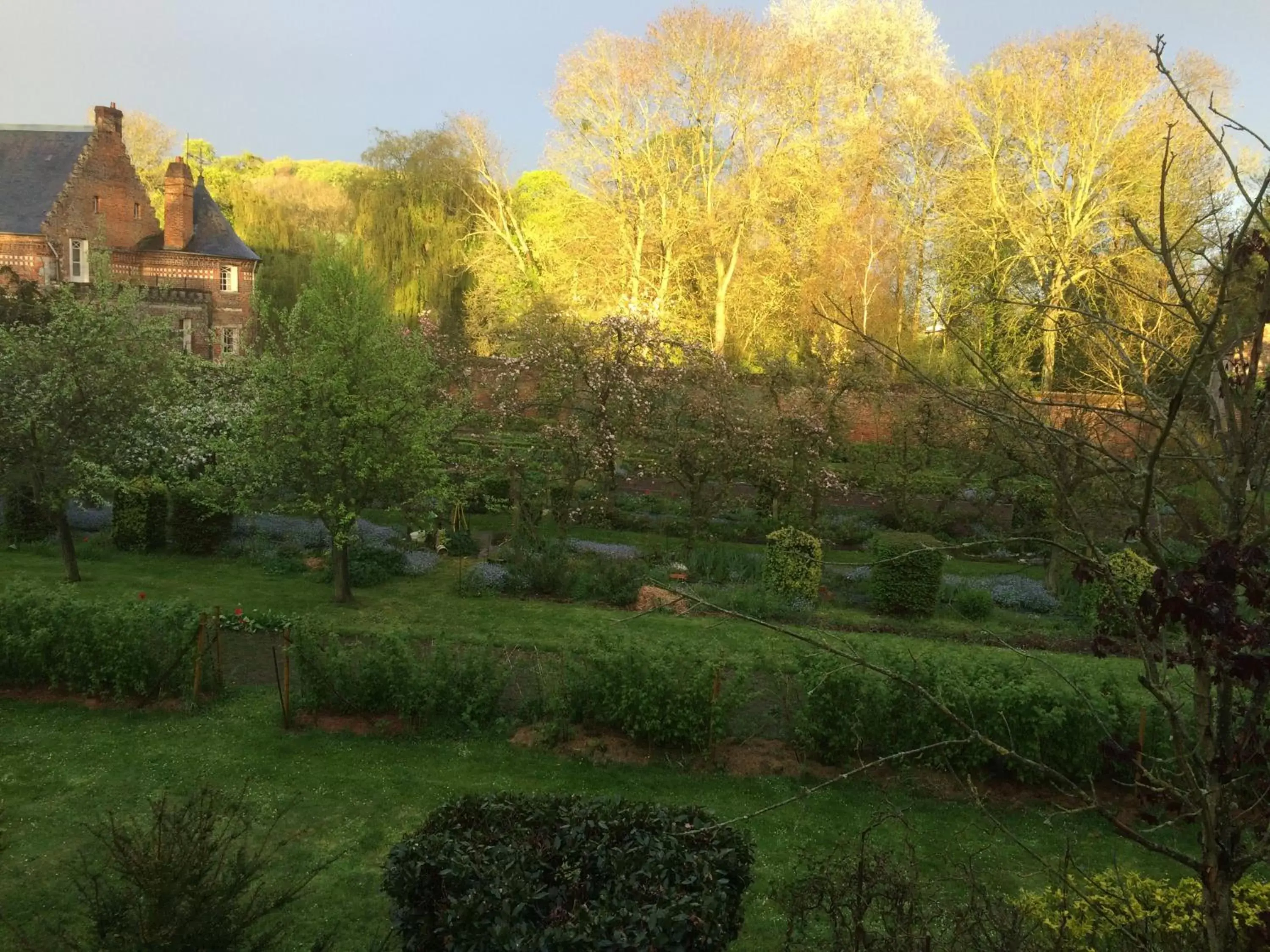 Garden in Auberge du Manoir d'Archelles