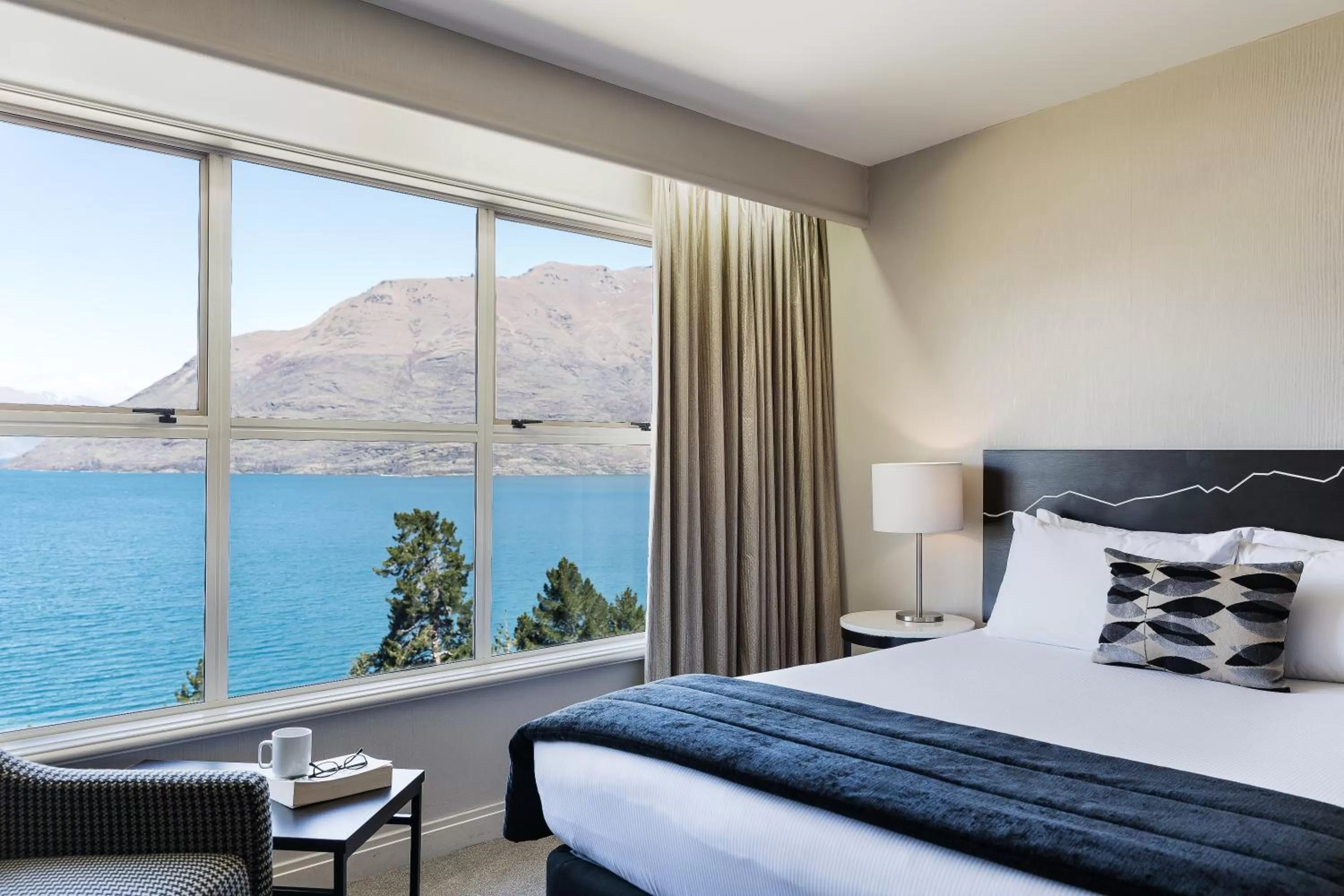 Bed in Mercure Queenstown Resort