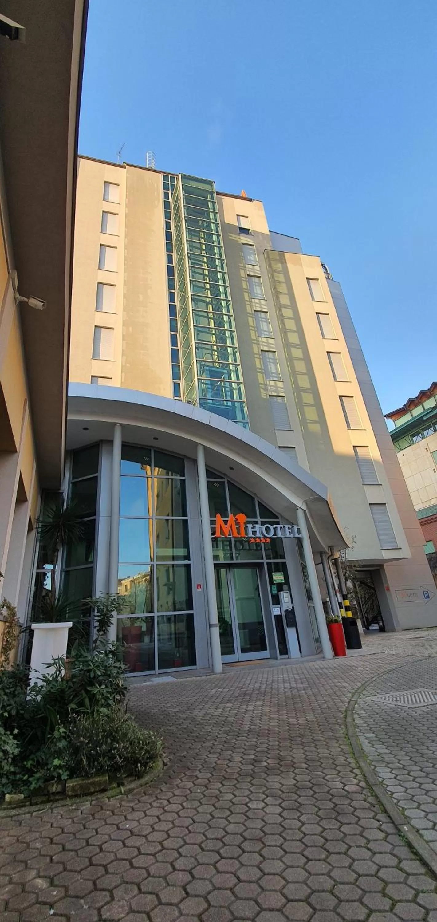 Facade/entrance in MiHotel