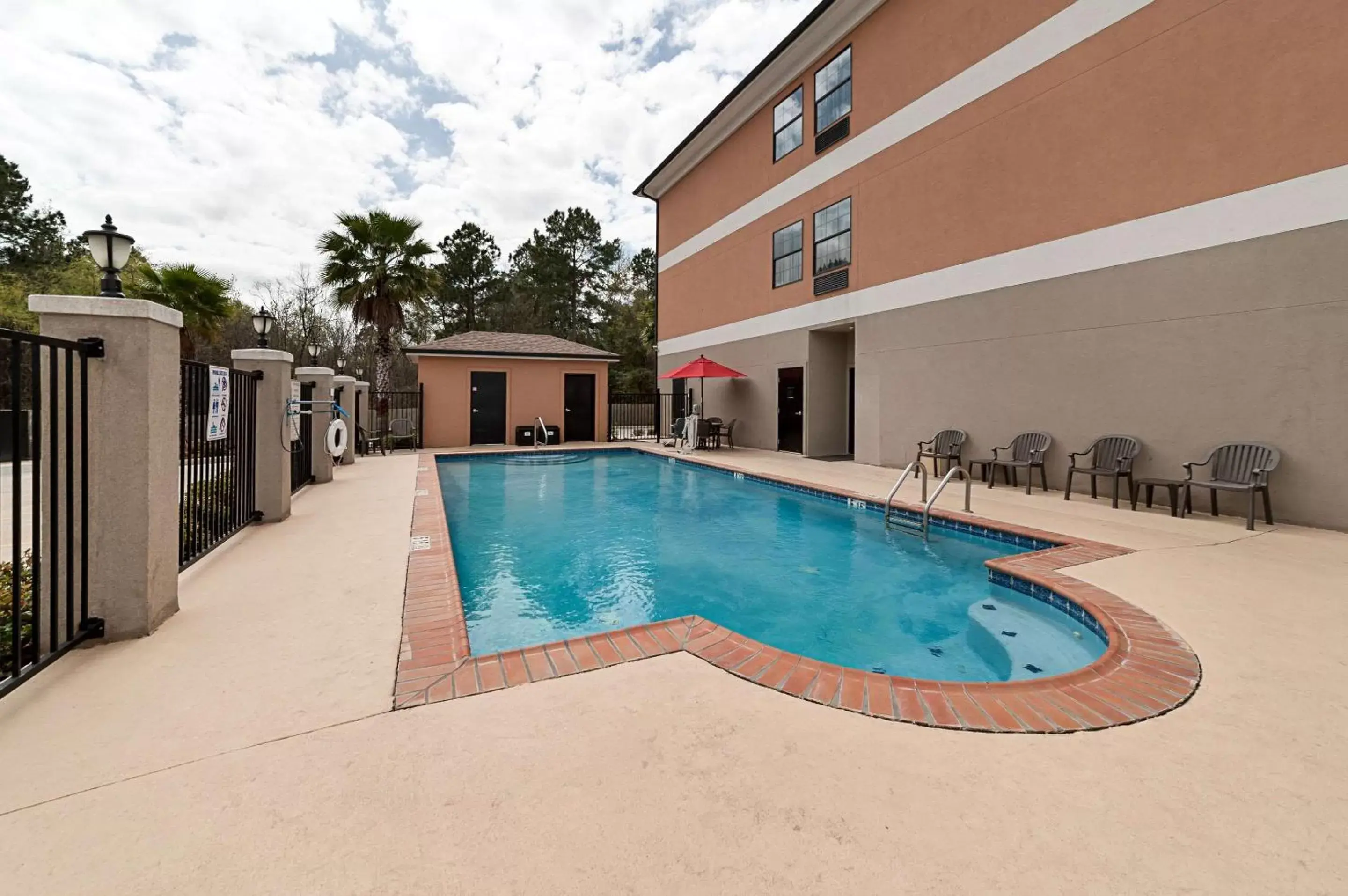 On site, Swimming Pool in Comfort Suites Sulphur - Lake Charles