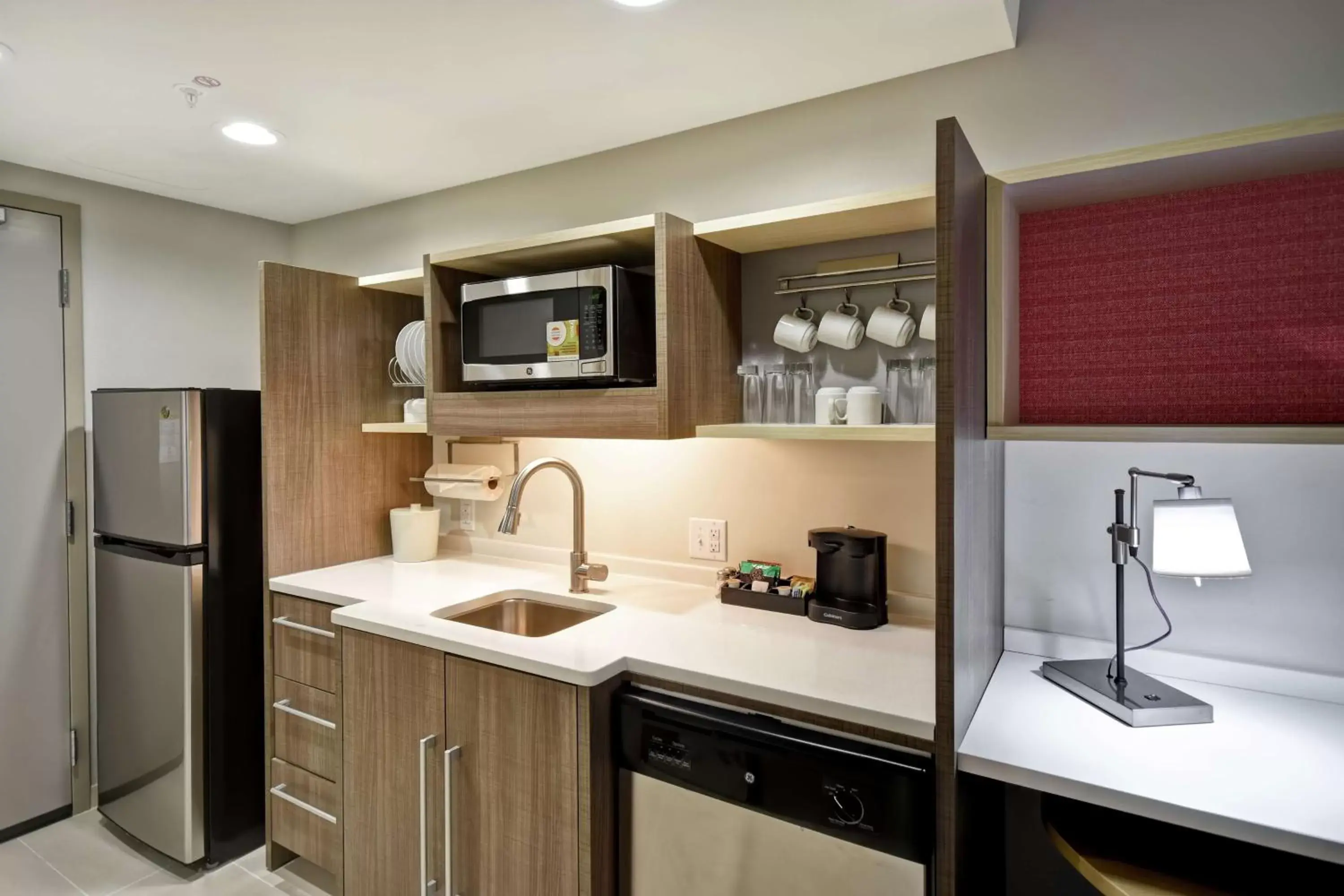 Kitchen or kitchenette, Kitchen/Kitchenette in Home2 Suites By Hilton Frankfort