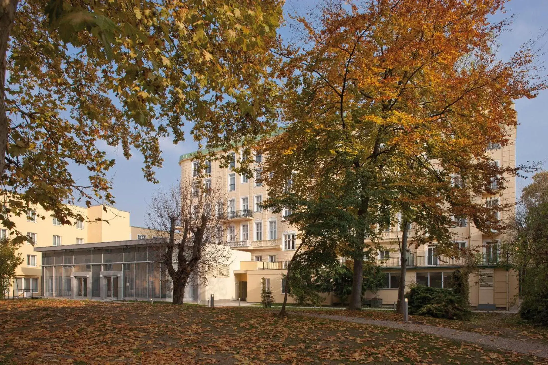 Natural landscape, Property Building in Austria Trend Parkhotel Schönbrunn Wien