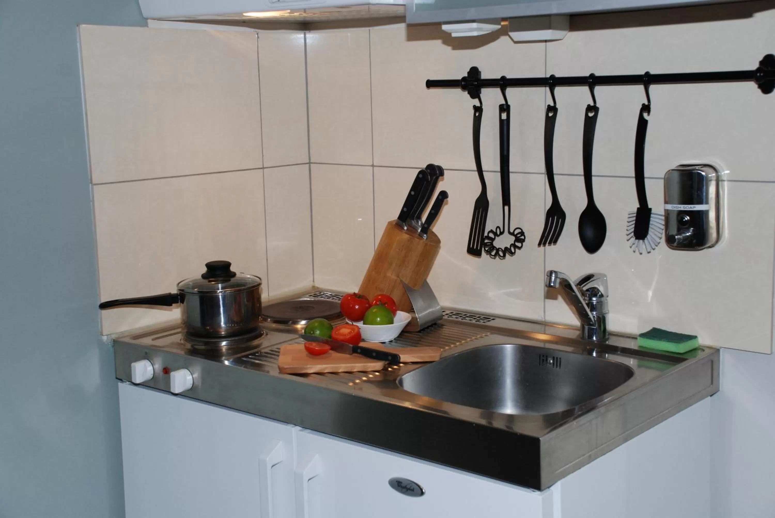 Kitchen or kitchenette in Central City Apartments
