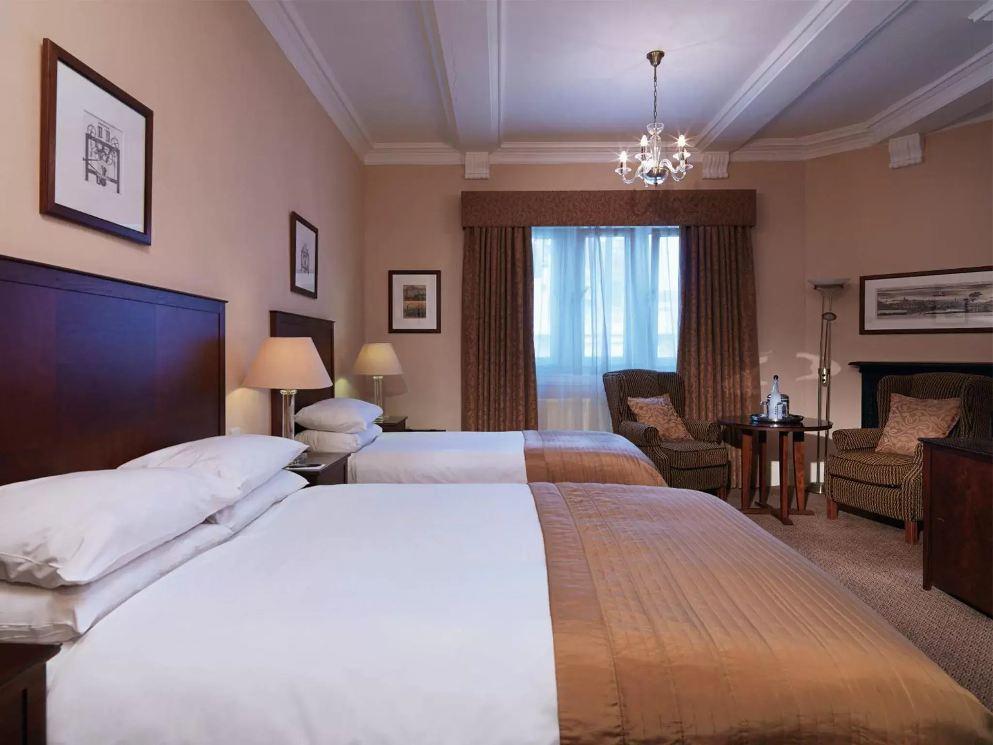 Bed in Macdonald Burlington Hotel