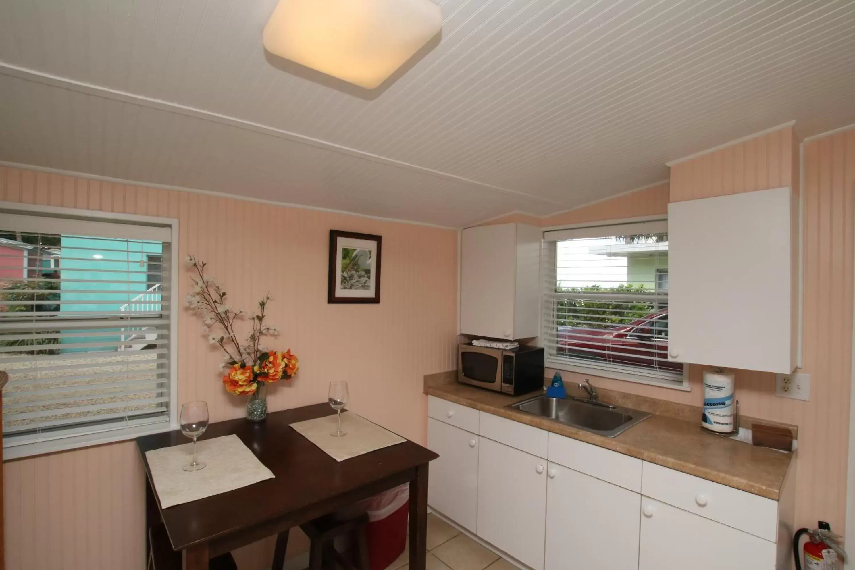 Kitchen/Kitchenette in Sunset Cove Beach Resort