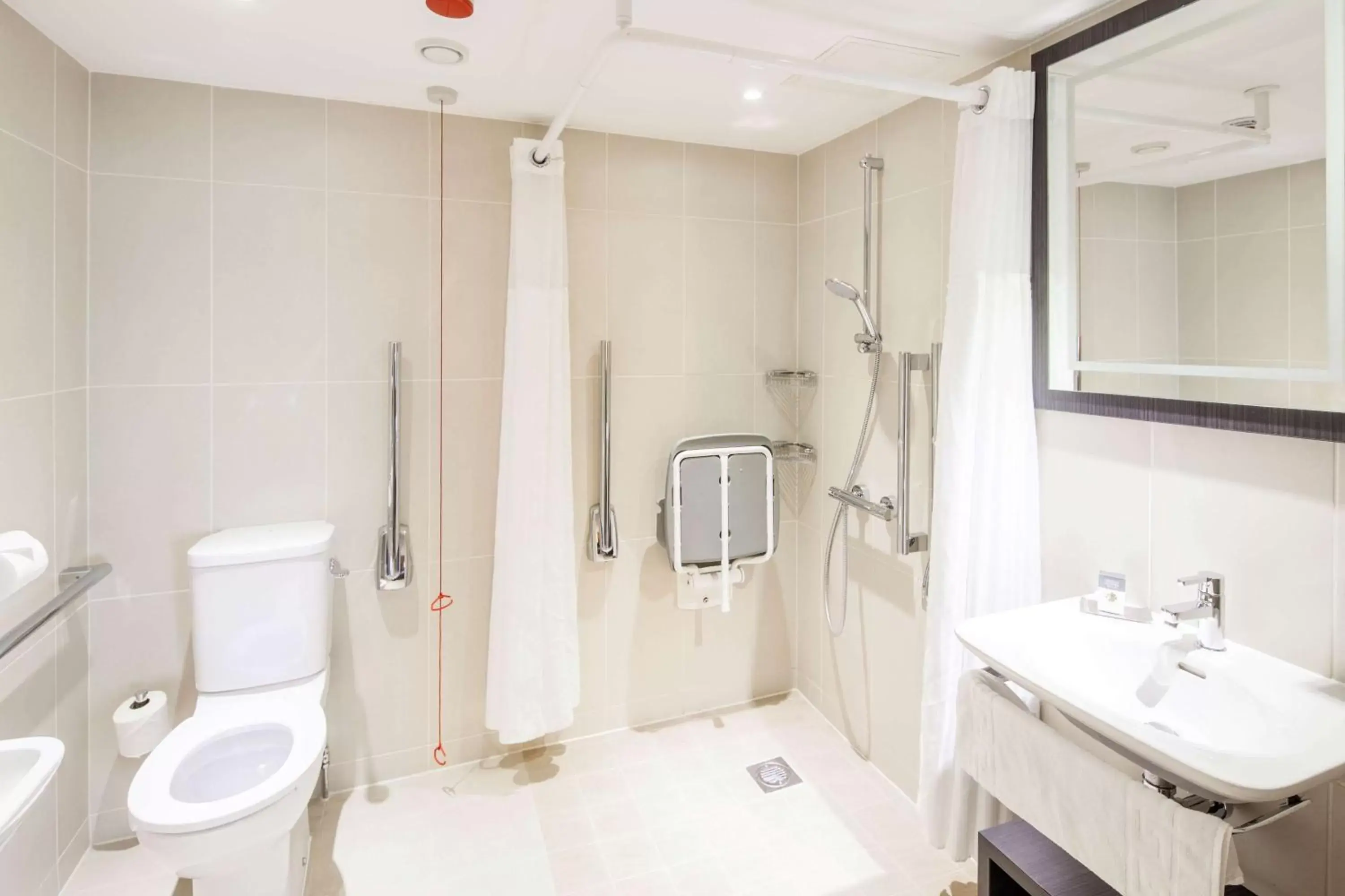 Bathroom in Doubletree by Hilton Edinburgh City Centre
