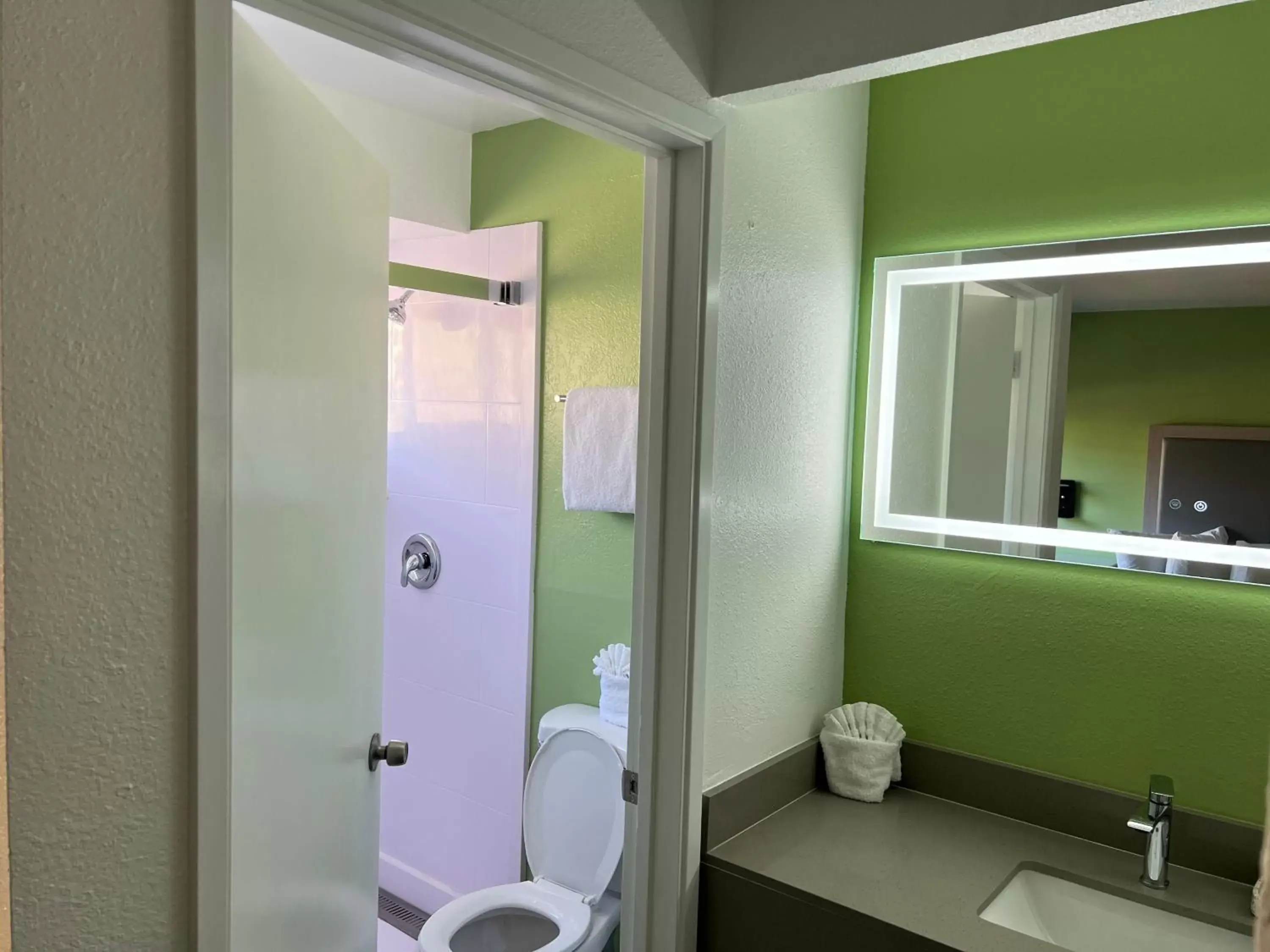 Shower, Bathroom in The Aqua Pacific Hotel