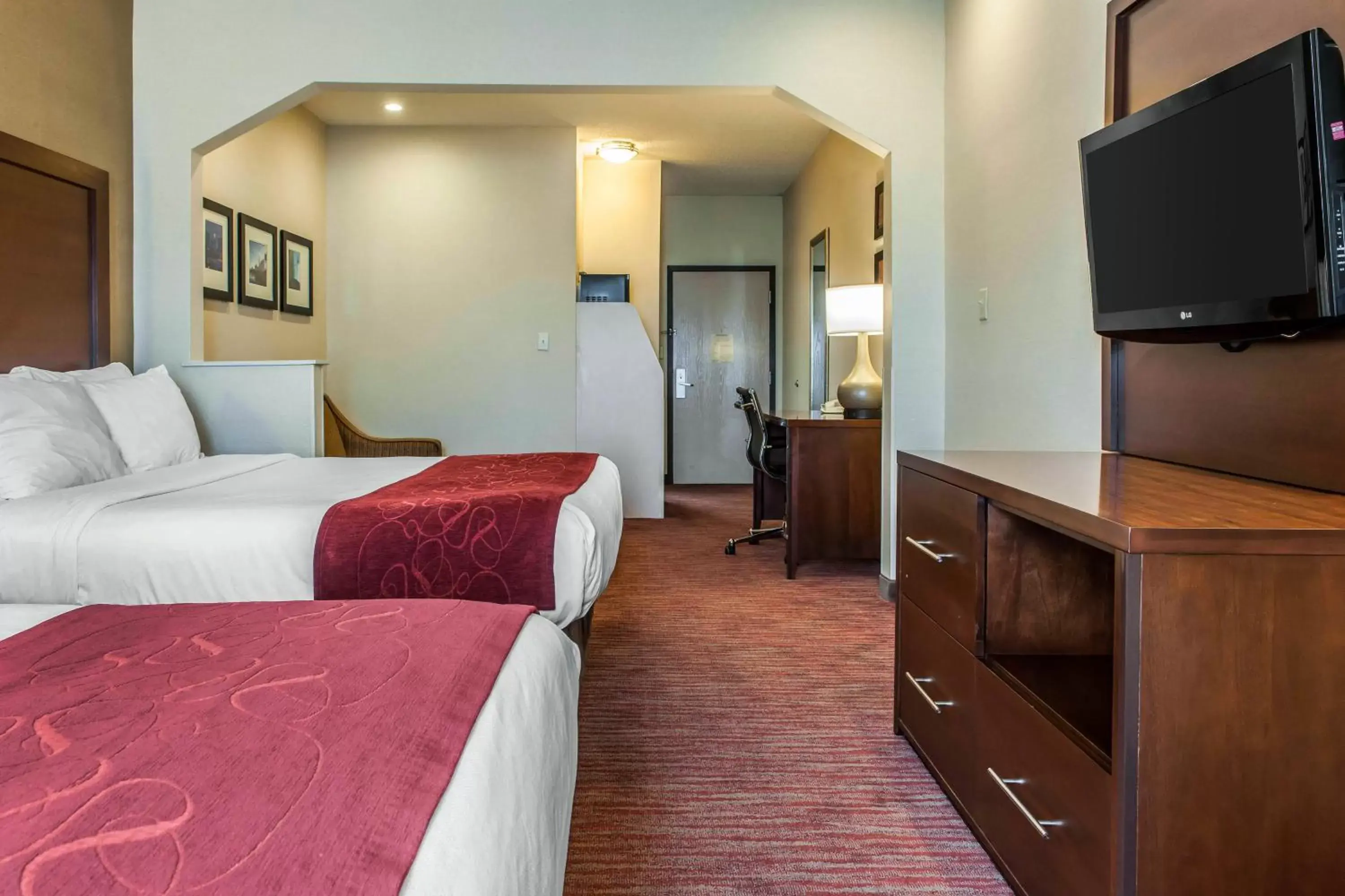 Photo of the whole room, Bed in Comfort Suites Columbus Photo of the whole room, Bed in Comfort Suites Columbus