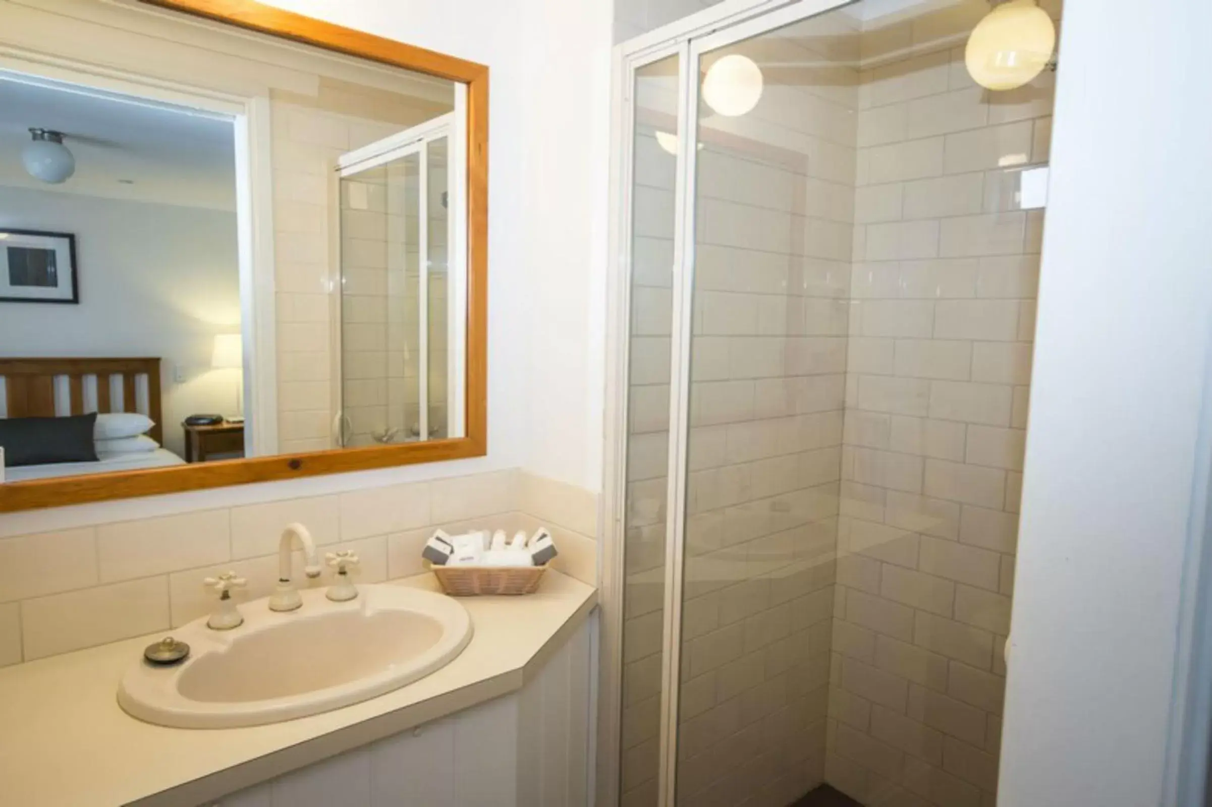 Bathroom in Seacombe House Motor Inn Port Fairy