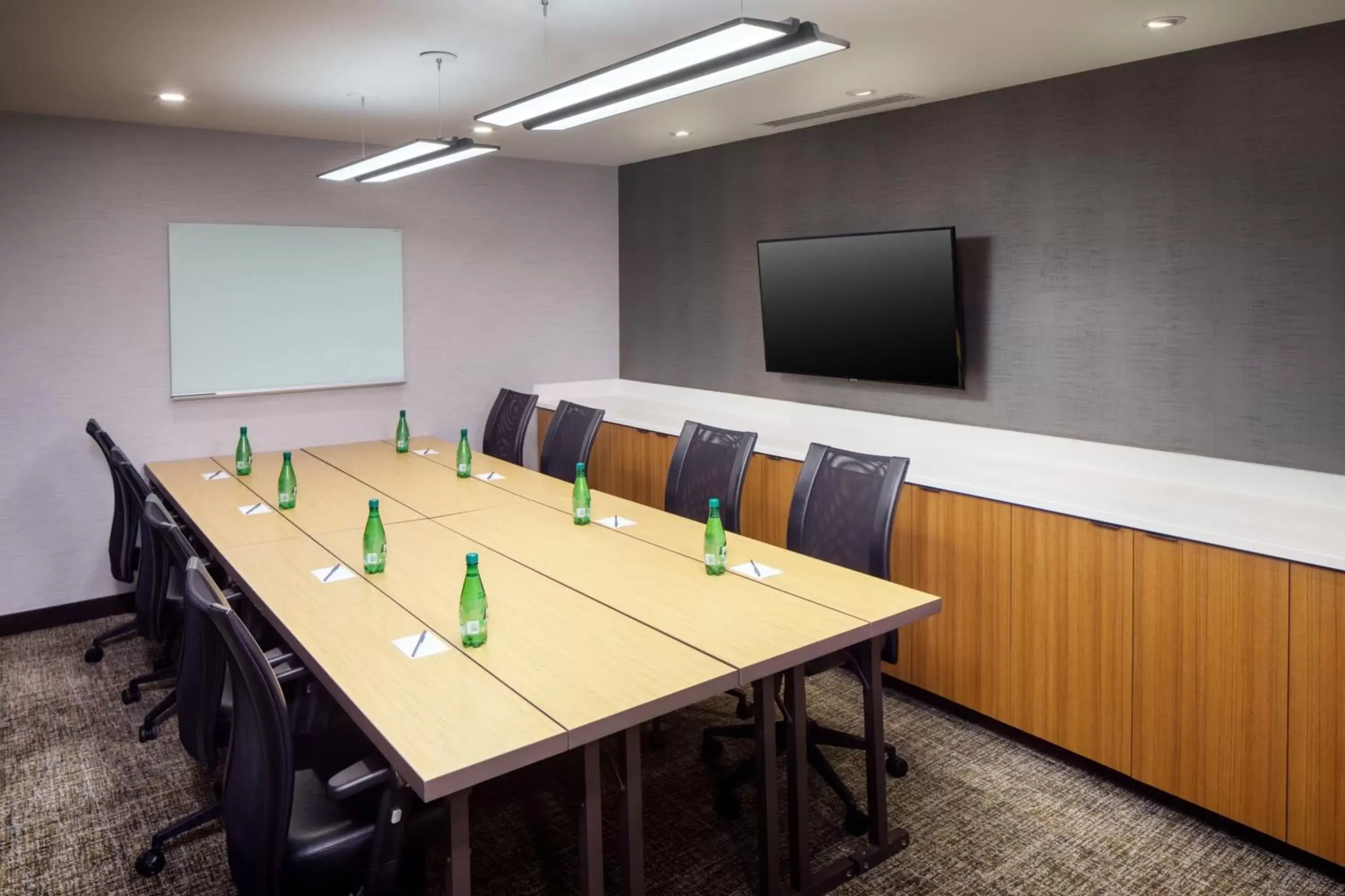 Meeting/conference room in SpringHill Suites by Marriott New York JFK Airport Jamaica