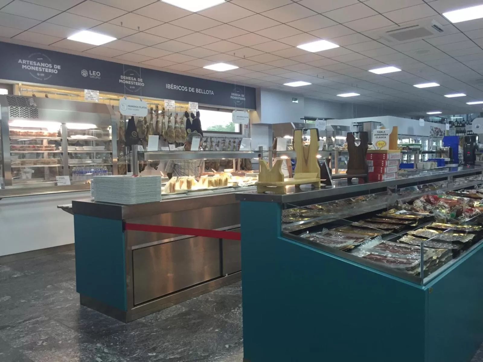 On-site shops in Complejo 24H