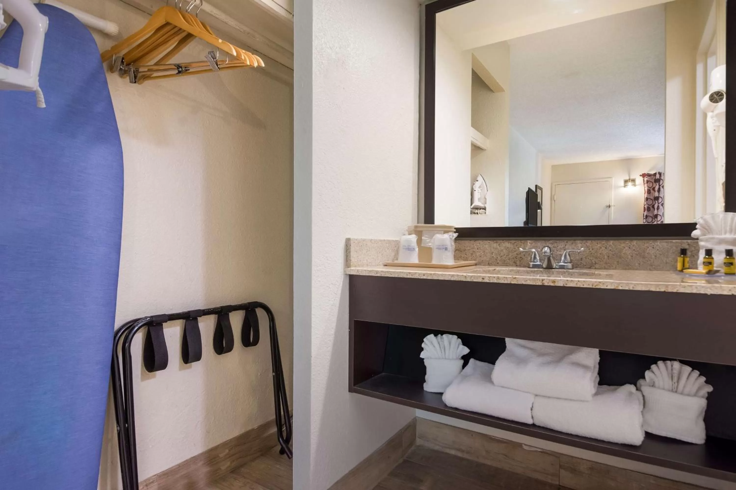 Bedroom in SureStay Hotel by Best Western St Pete Clearwater Airport