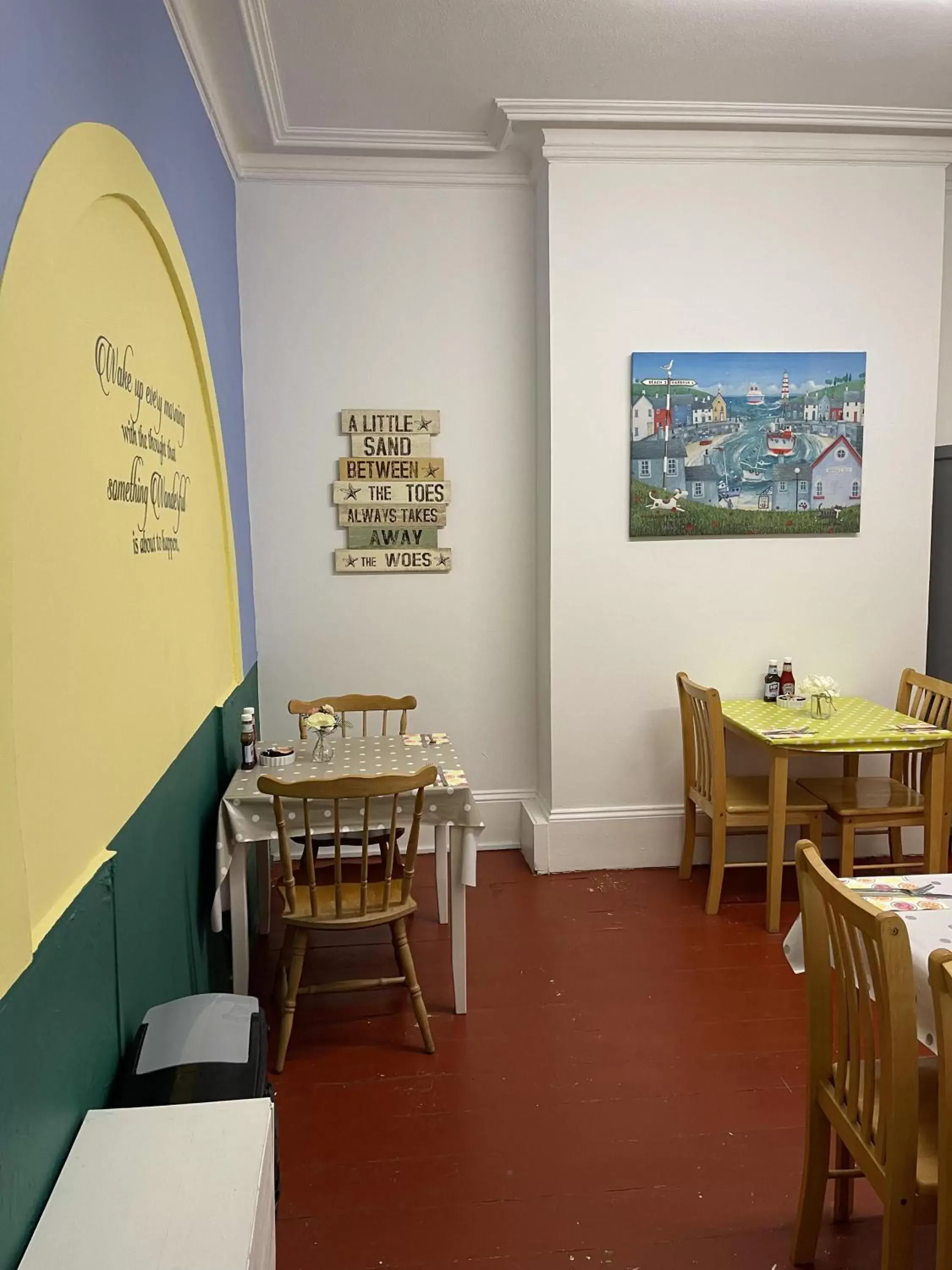 Dining area, Restaurant/Places to Eat in Henrys on the Prom