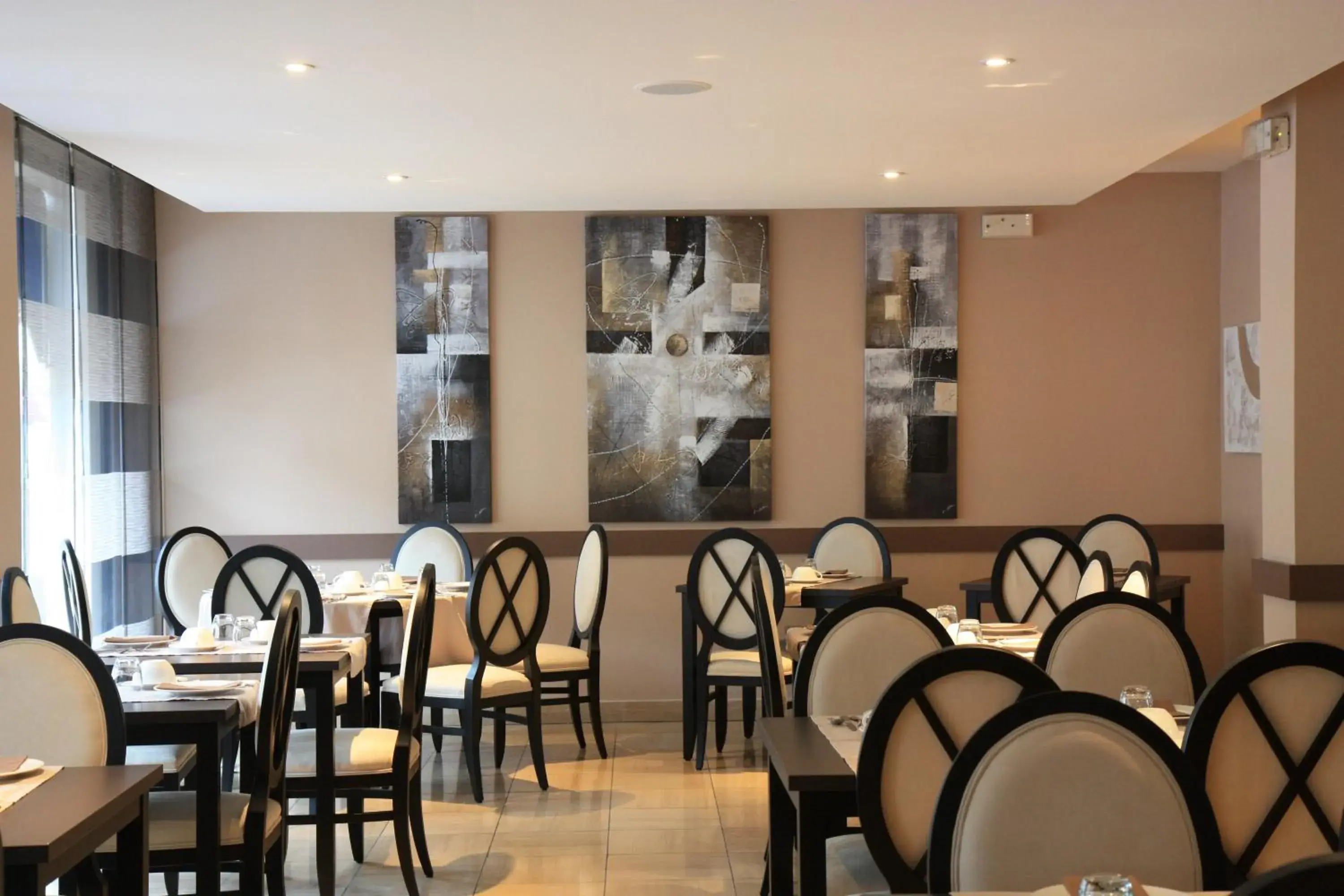 Restaurant/Places to Eat in Hotel Henry Ii Beaune Centre