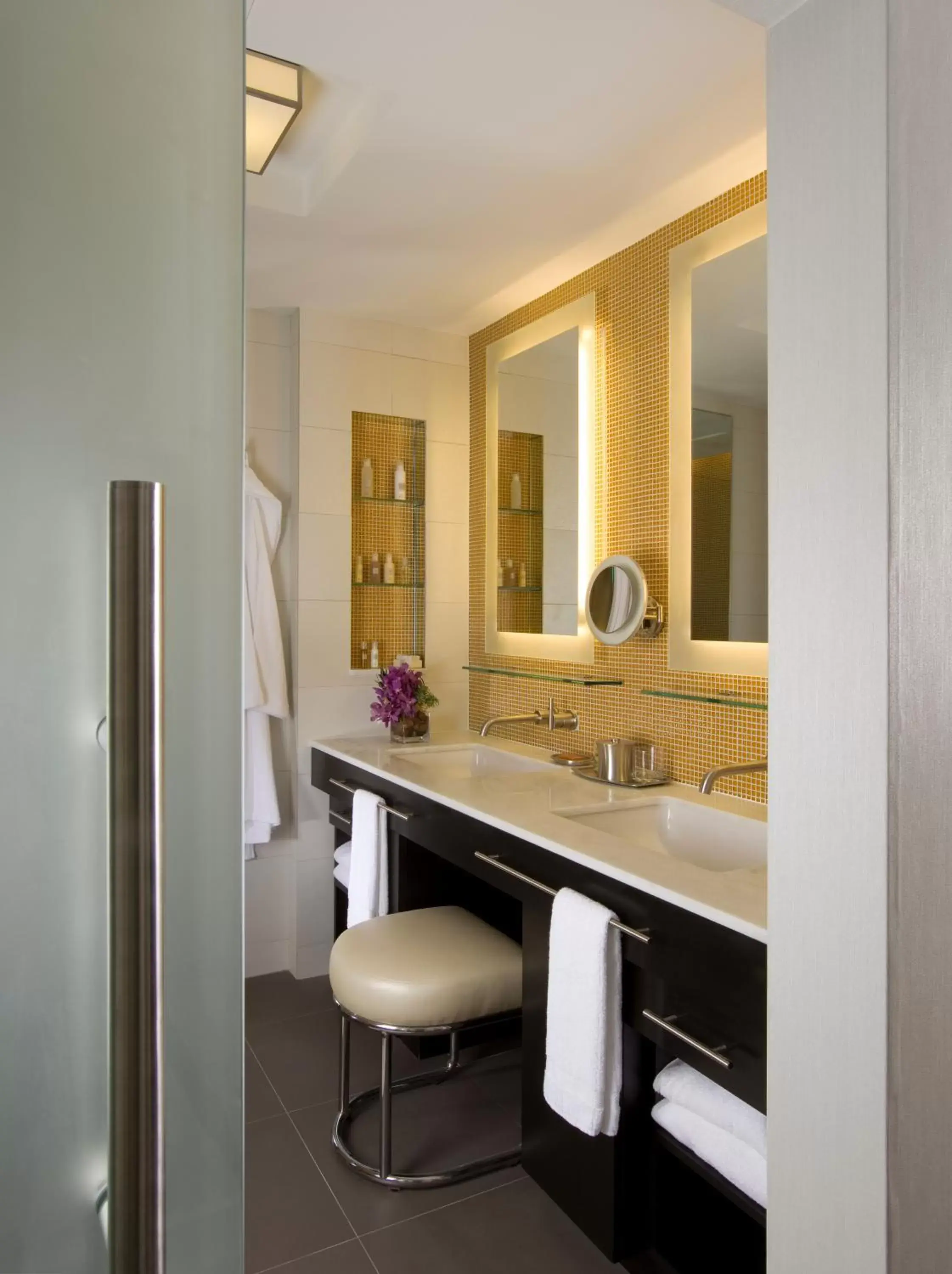 Bathroom in Hotel Breakwater South Beach