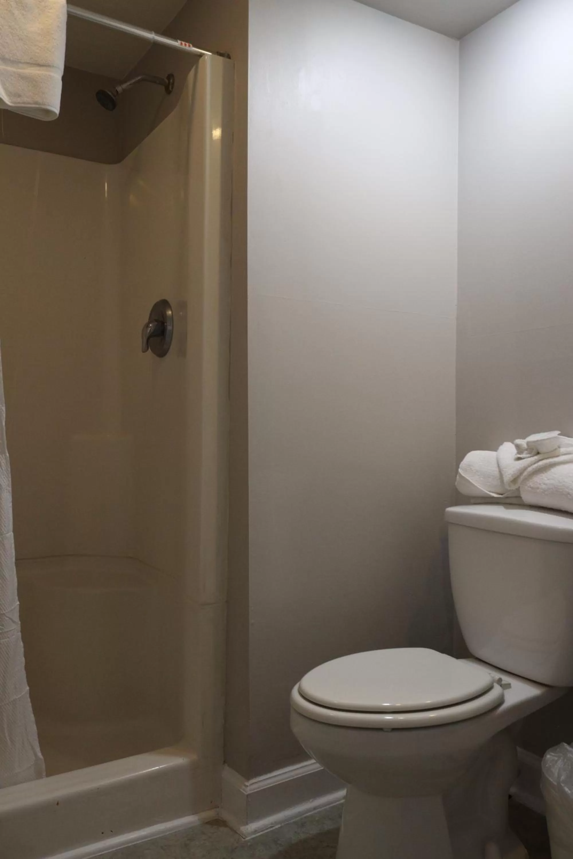 Bathroom in The Burgundy Inn Hotel and Apartments