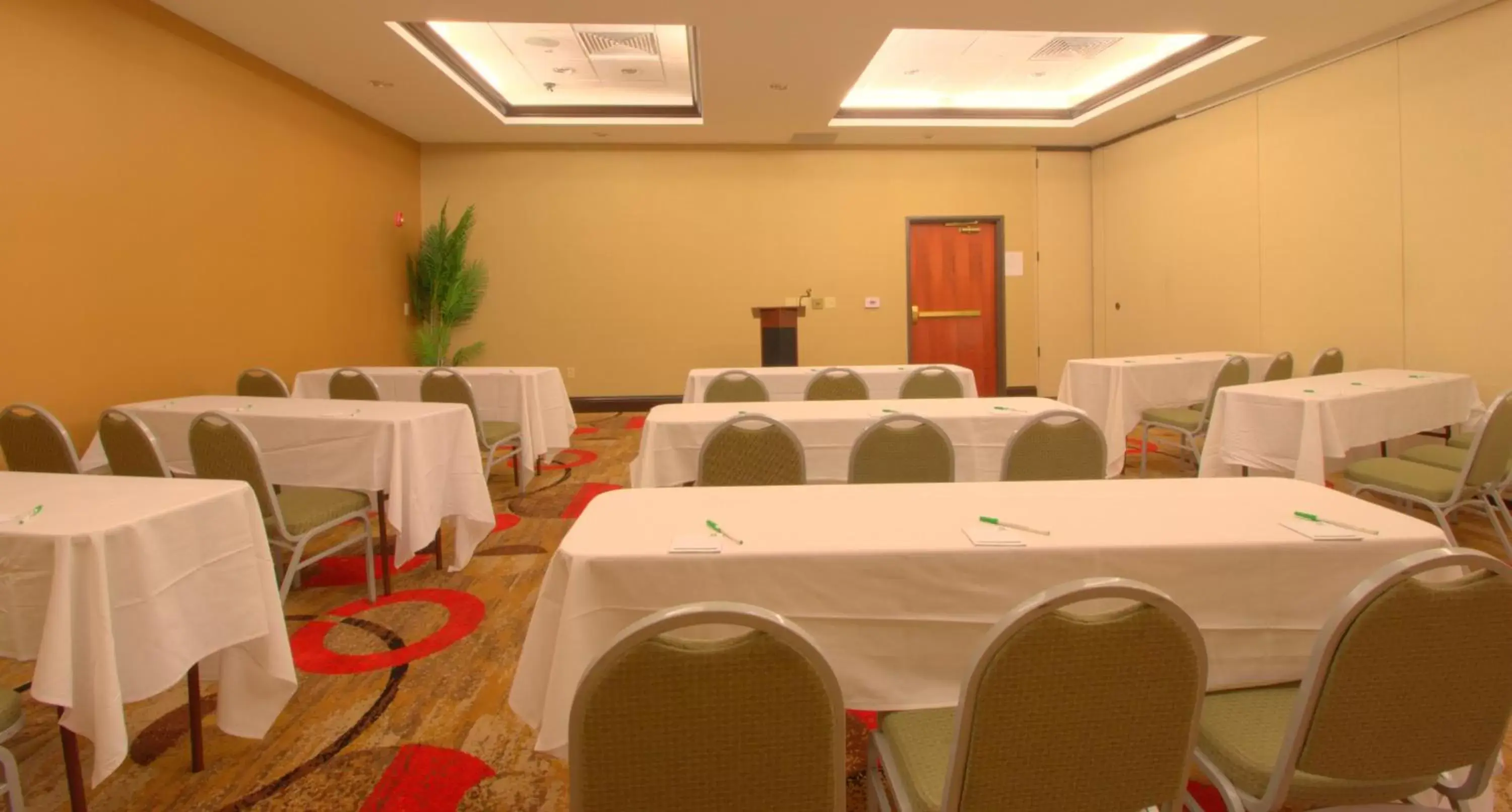 Meeting/conference room in Holiday Inn Pearl - Jackson Area, an IHG Hotel