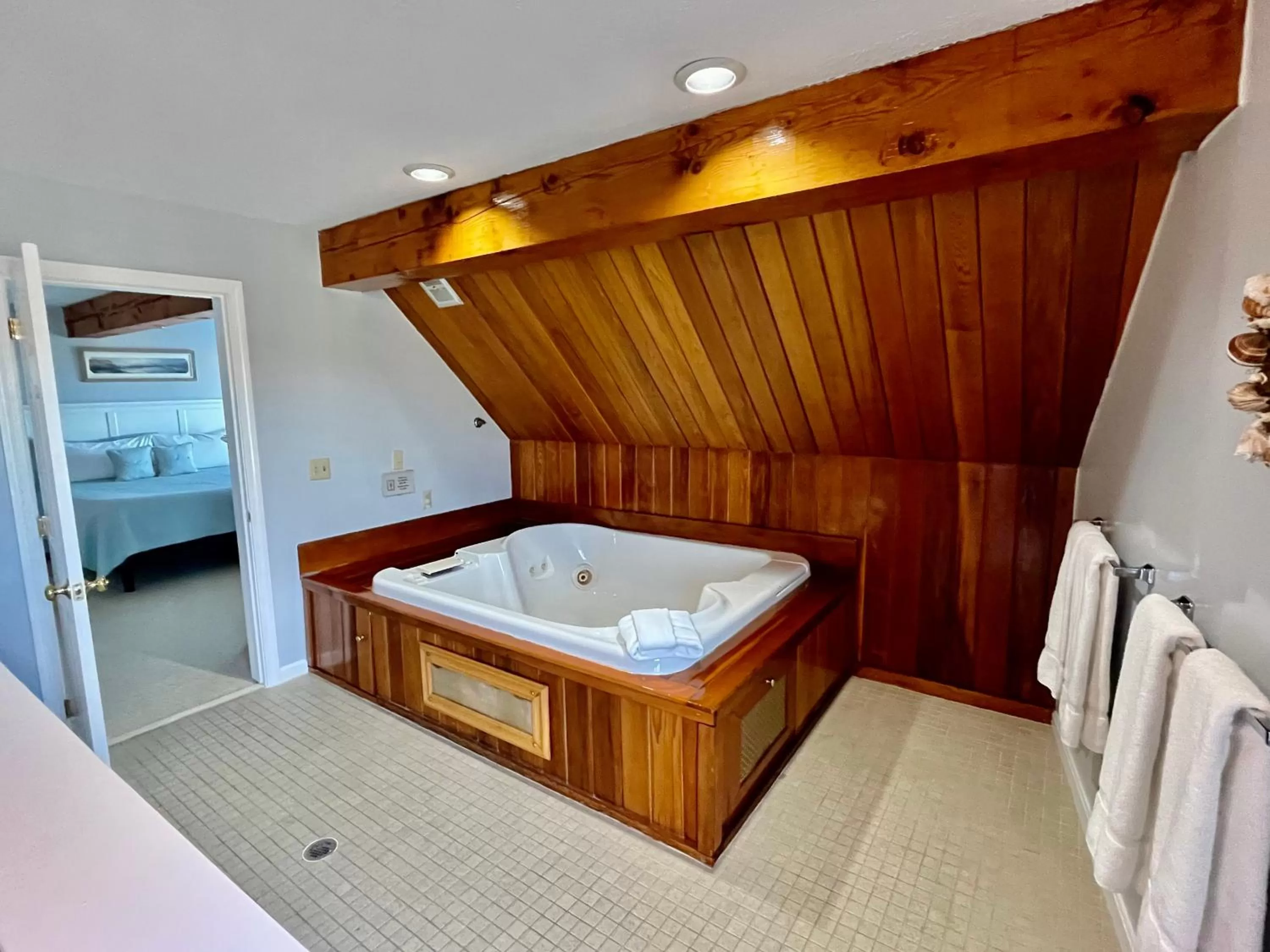 Elmwood Resort Hotel