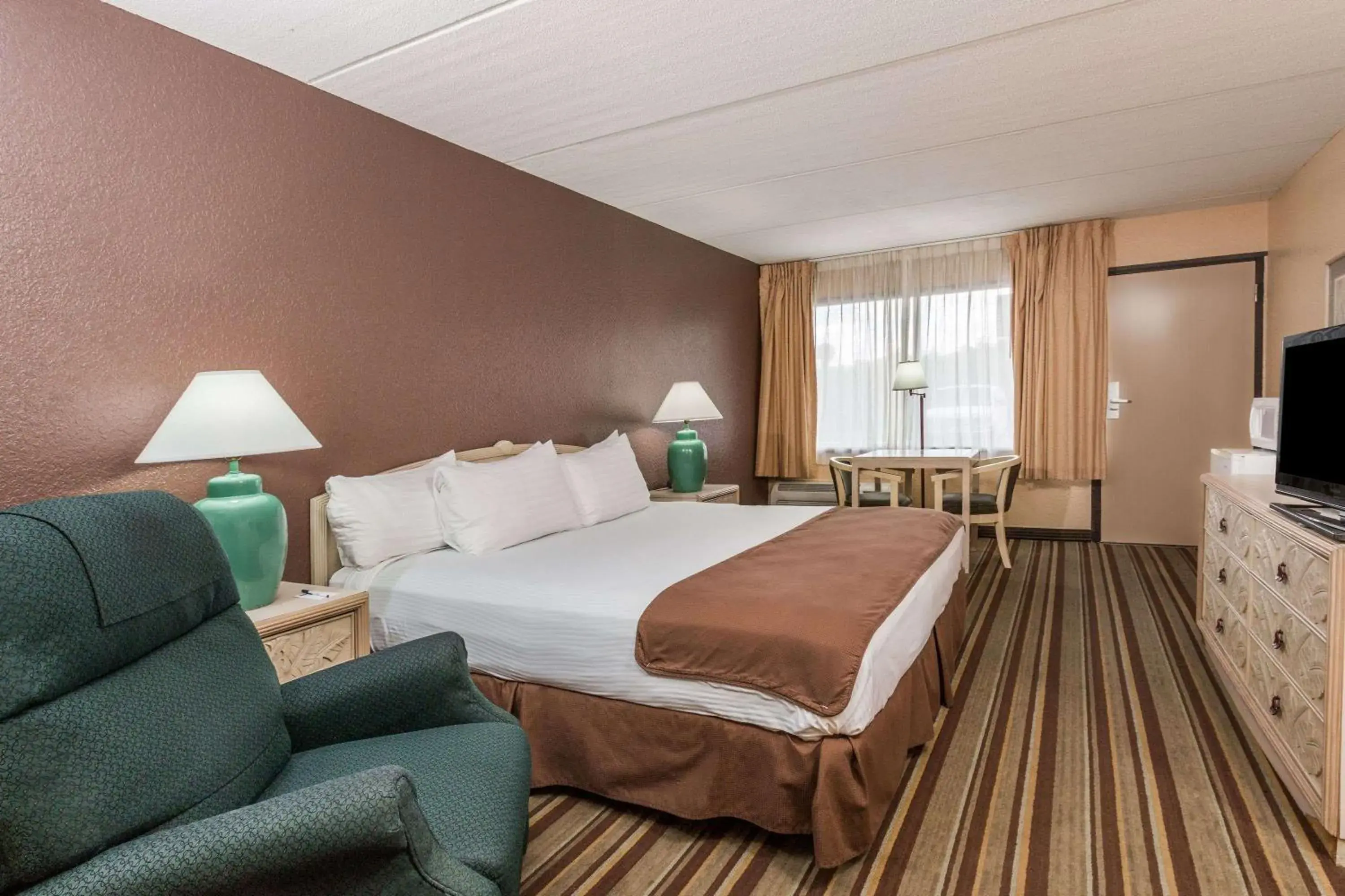 Photo of the whole room in Travelodge by Wyndham Deltona