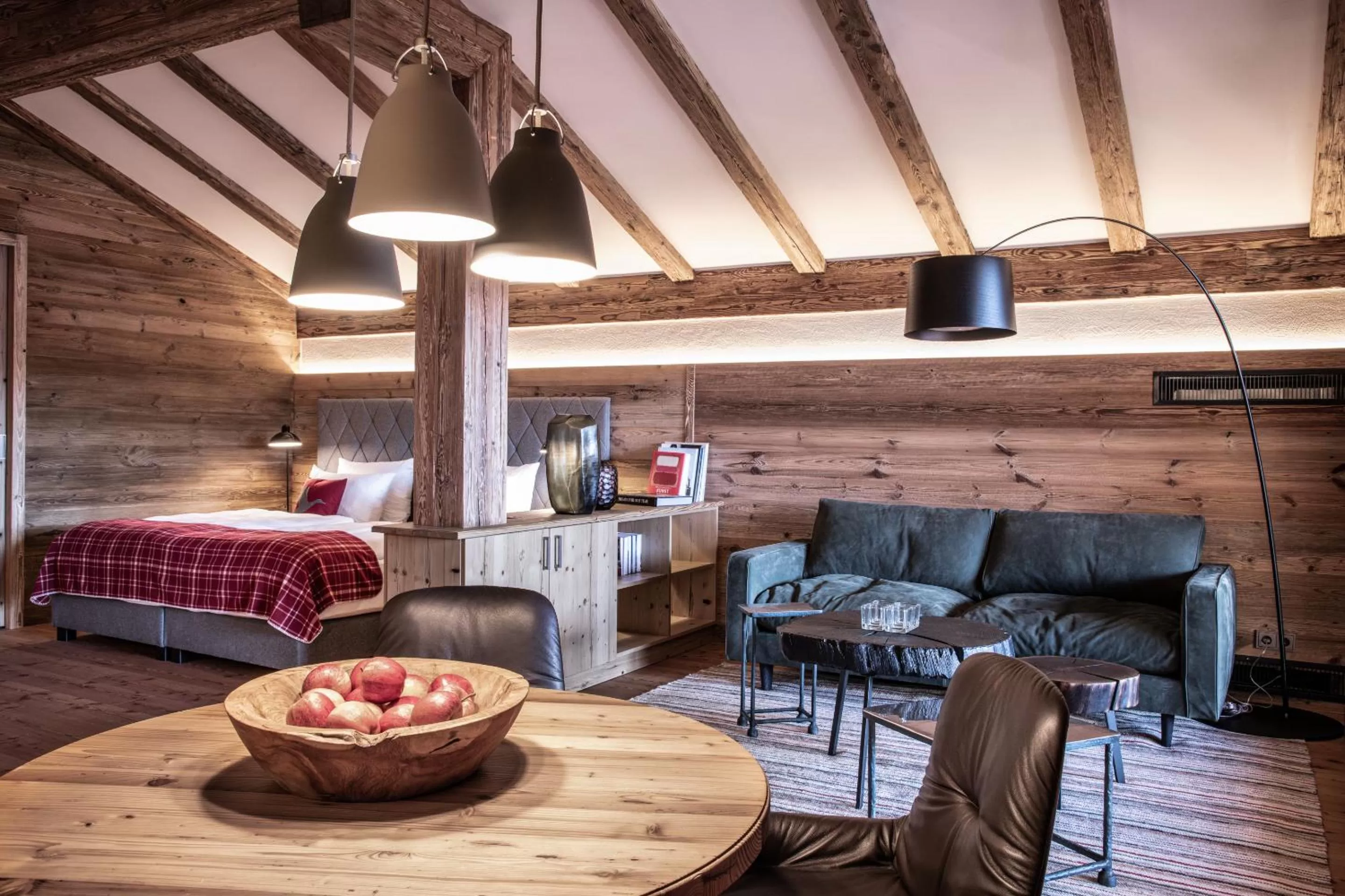 Living room, Bed in Das Achental Resort