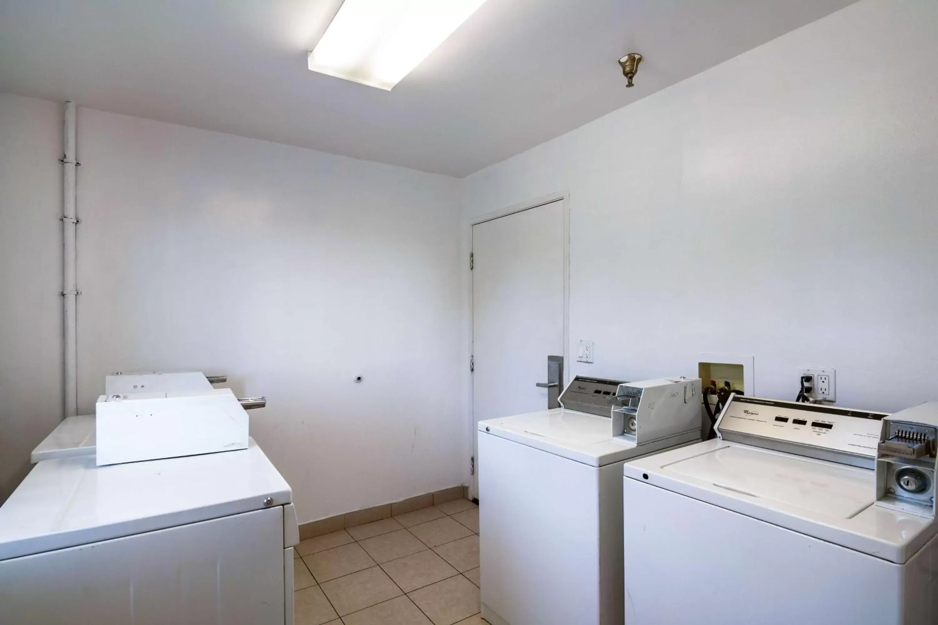 laundry, Kitchen/Kitchenette in Motel 6 Monterey Park