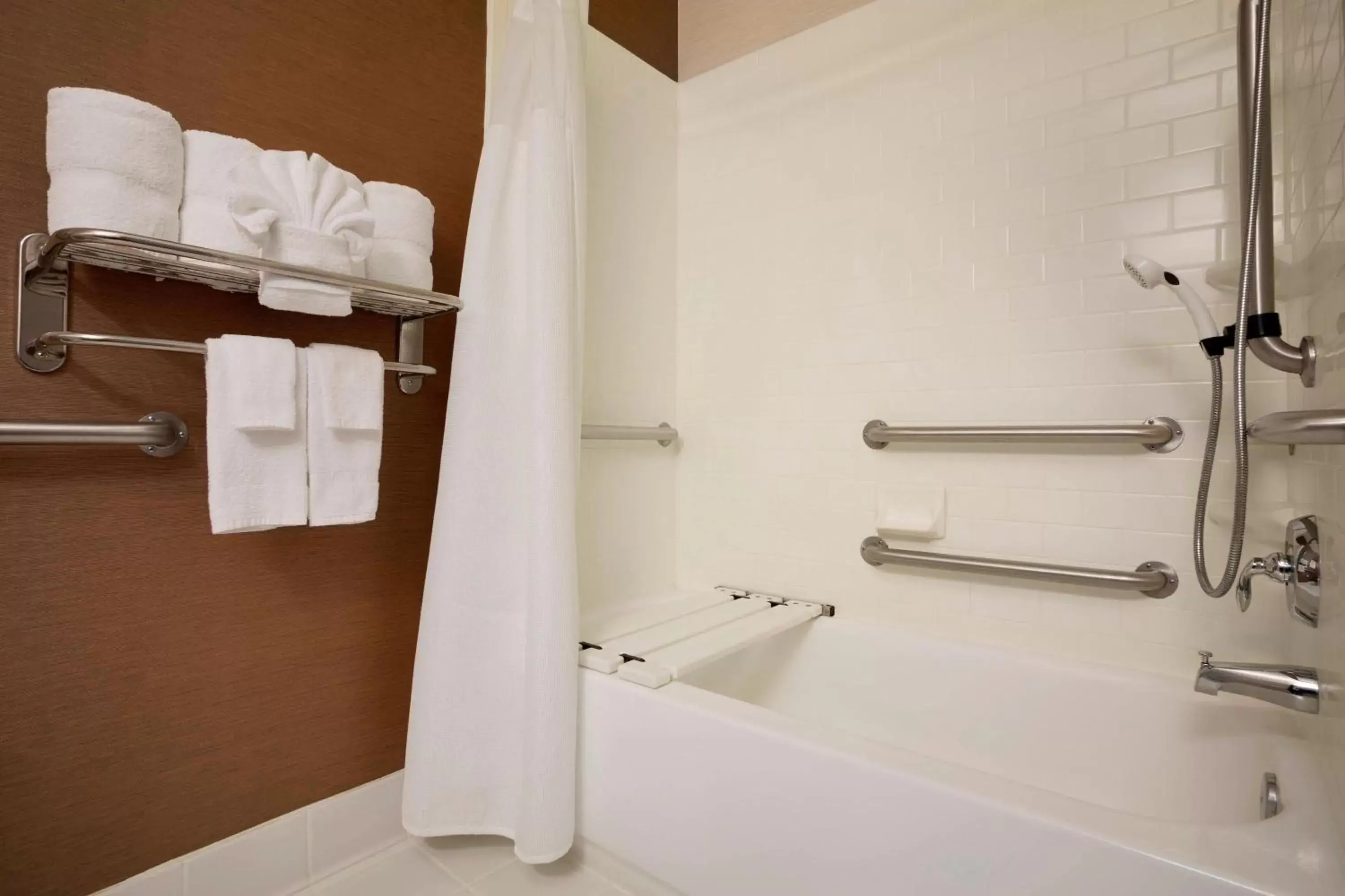 Bathroom in Fairfield Inn & Suites Fort Worth University Drive