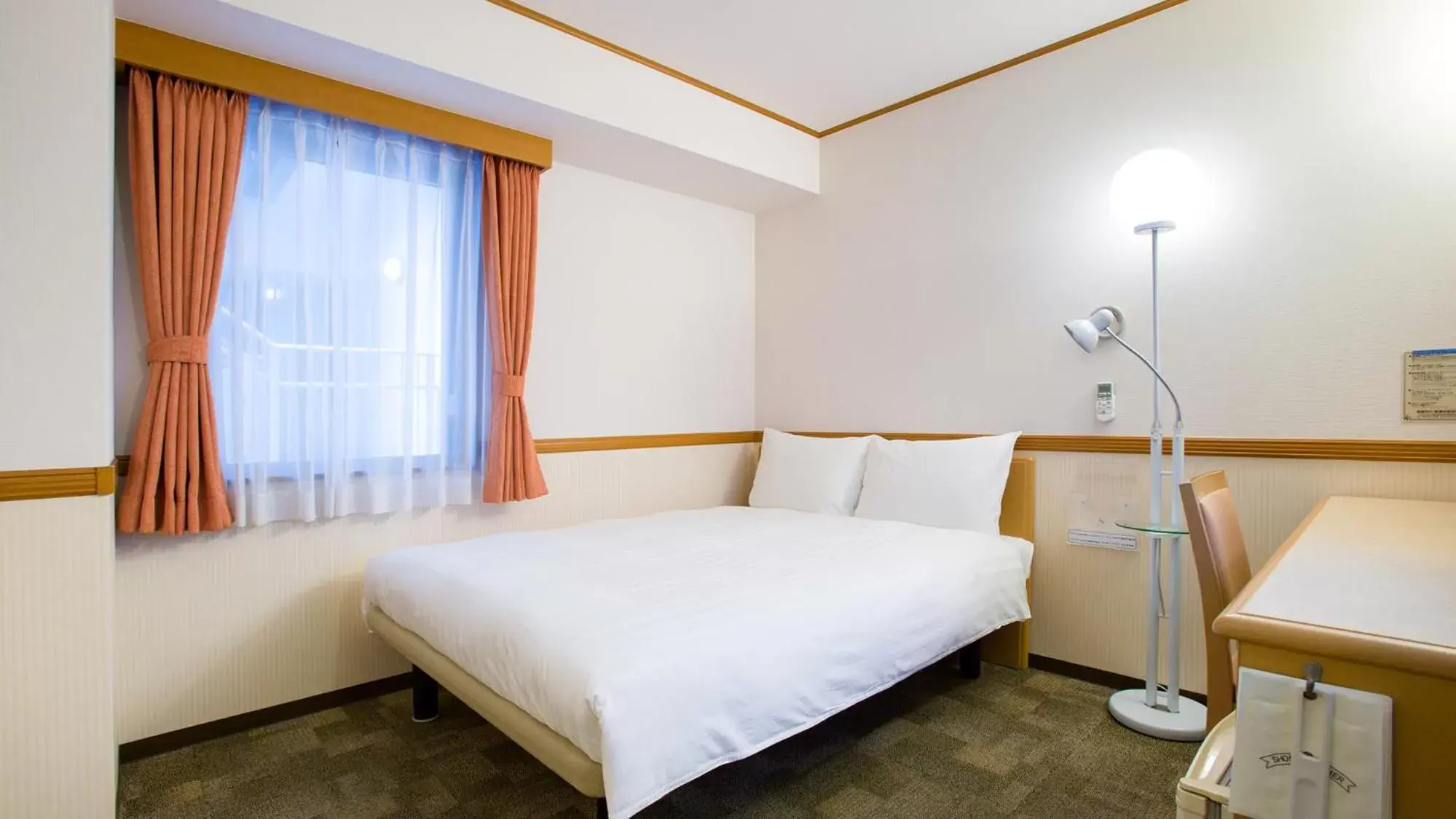 Bedroom, Bed in Toyoko Inn Shin-yamaguchi-eki Shinkansen-guchi