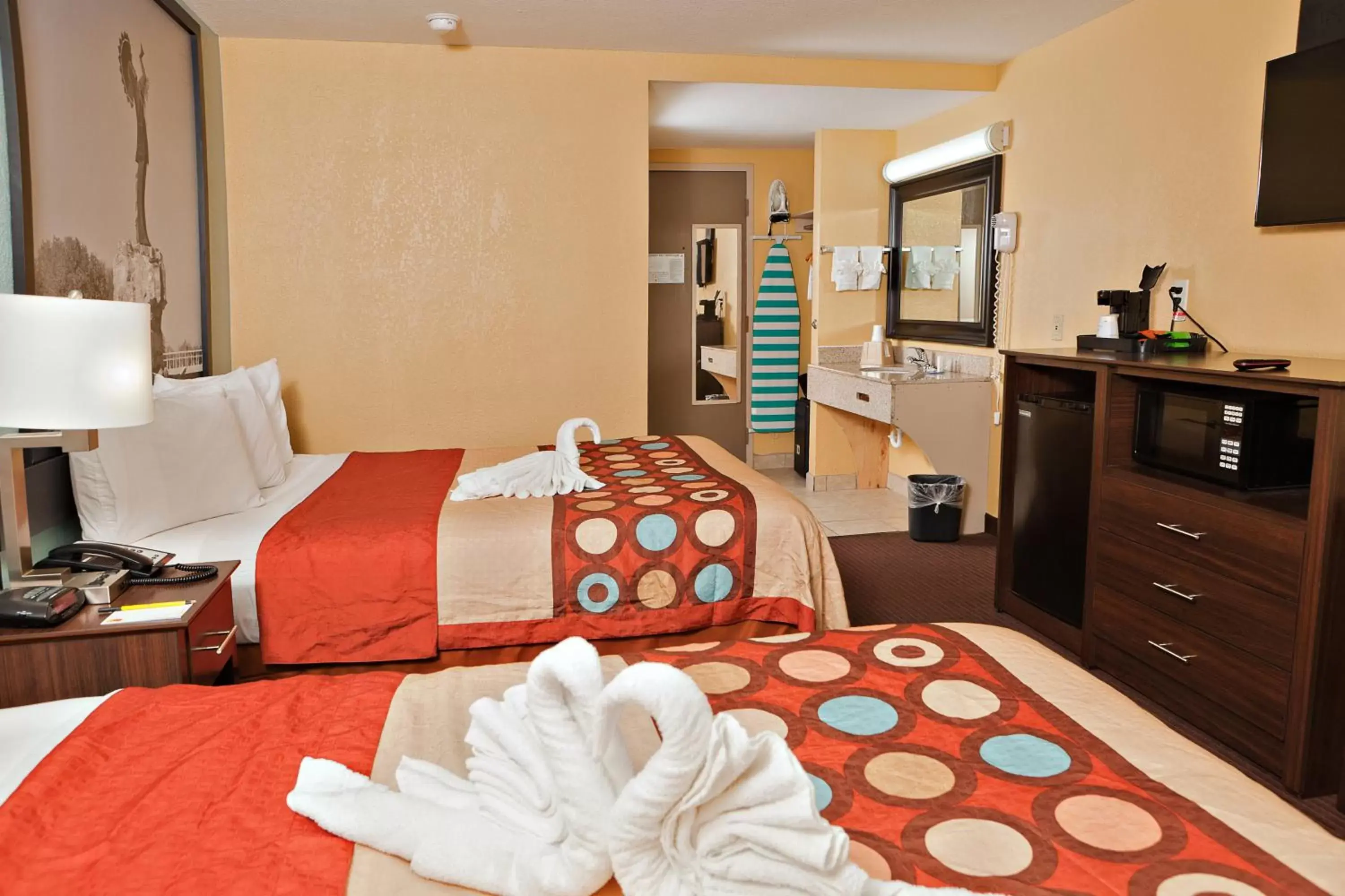 Photo of the whole room, Bed in Super 8 by Wyndham Wichita Airport West Kellogg