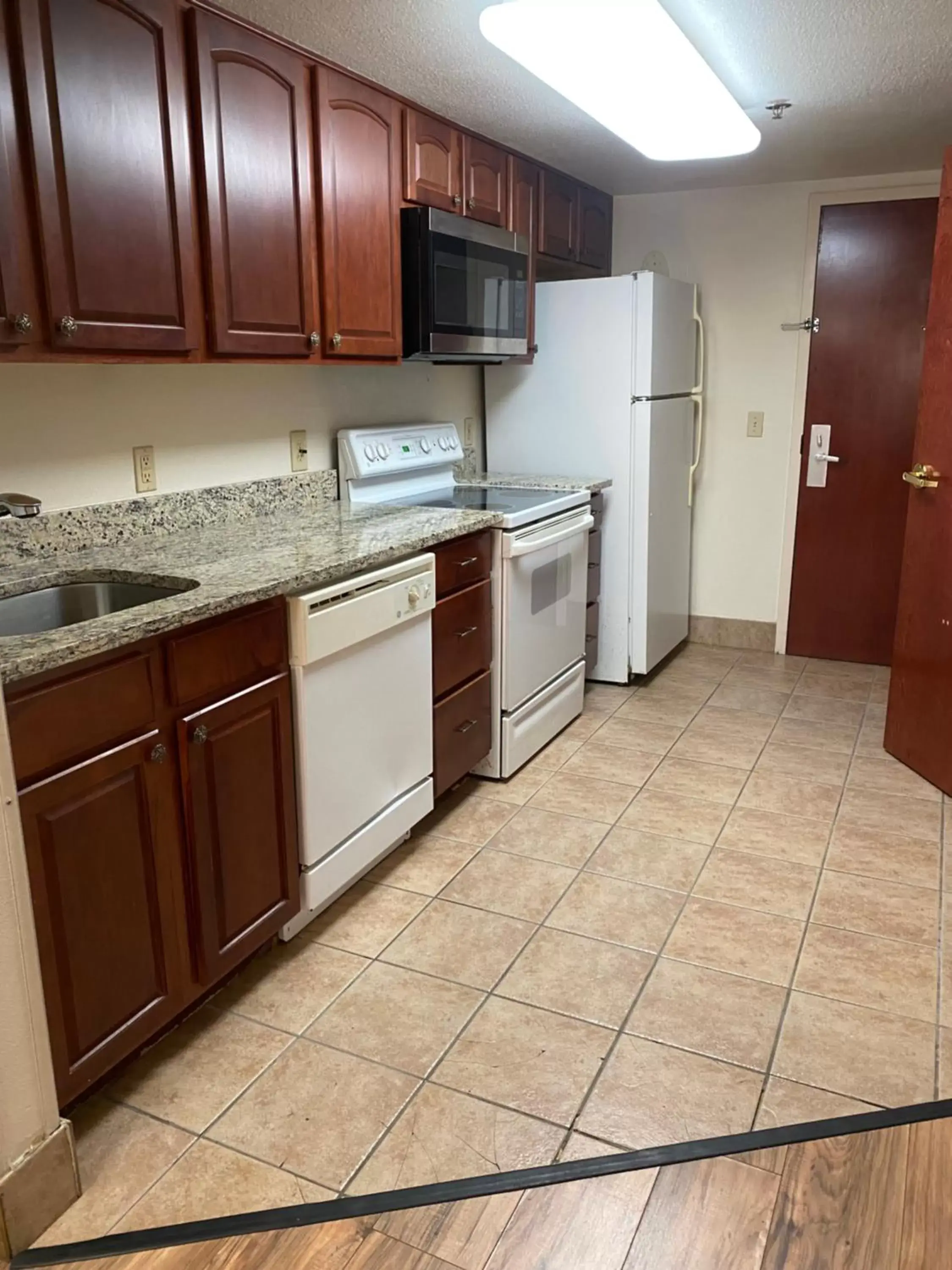 Kitchen/Kitchenette in Homestead Lodge Apart Hotel