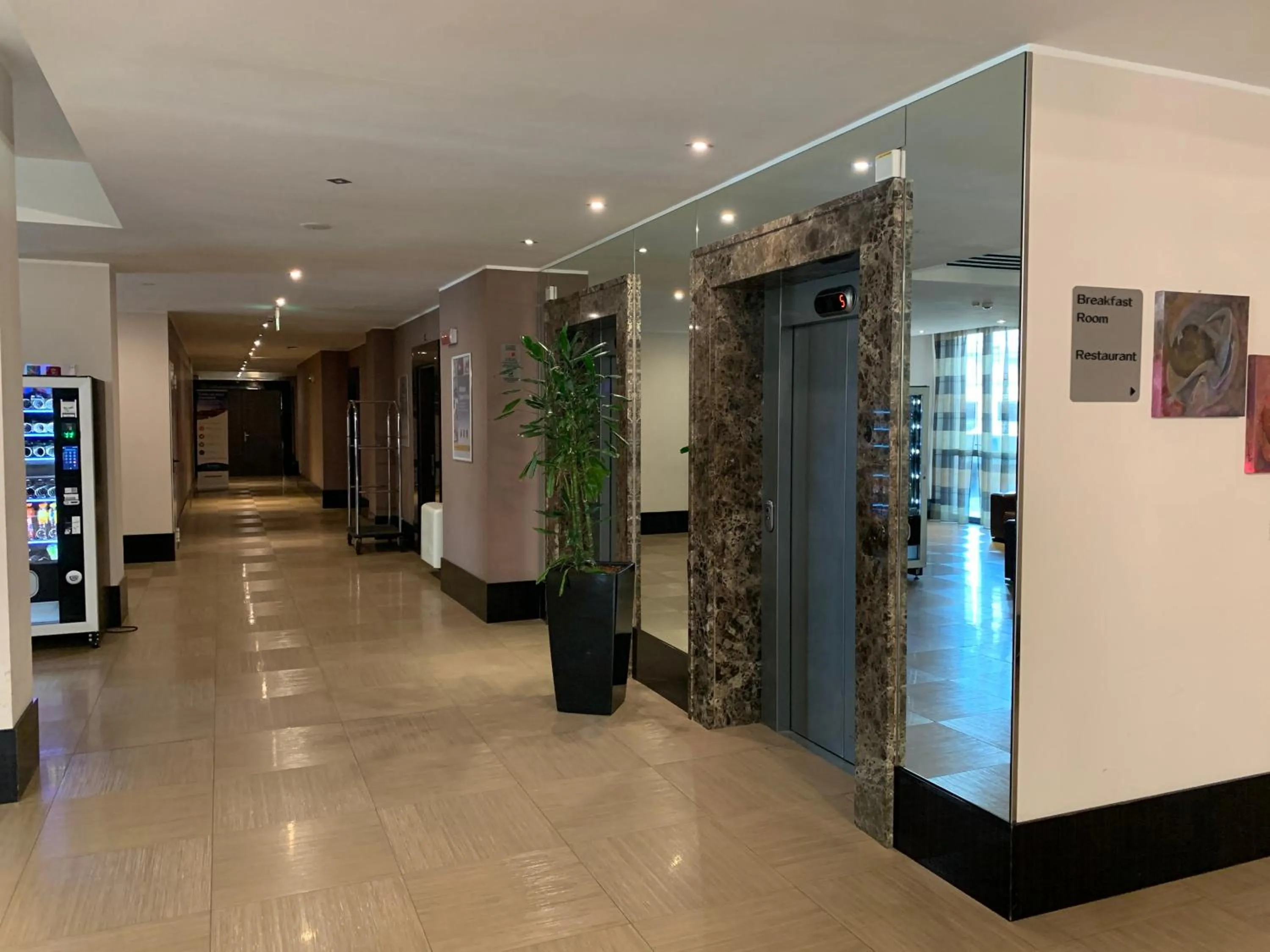 Lobby or reception in Quality Hotel Green Palace