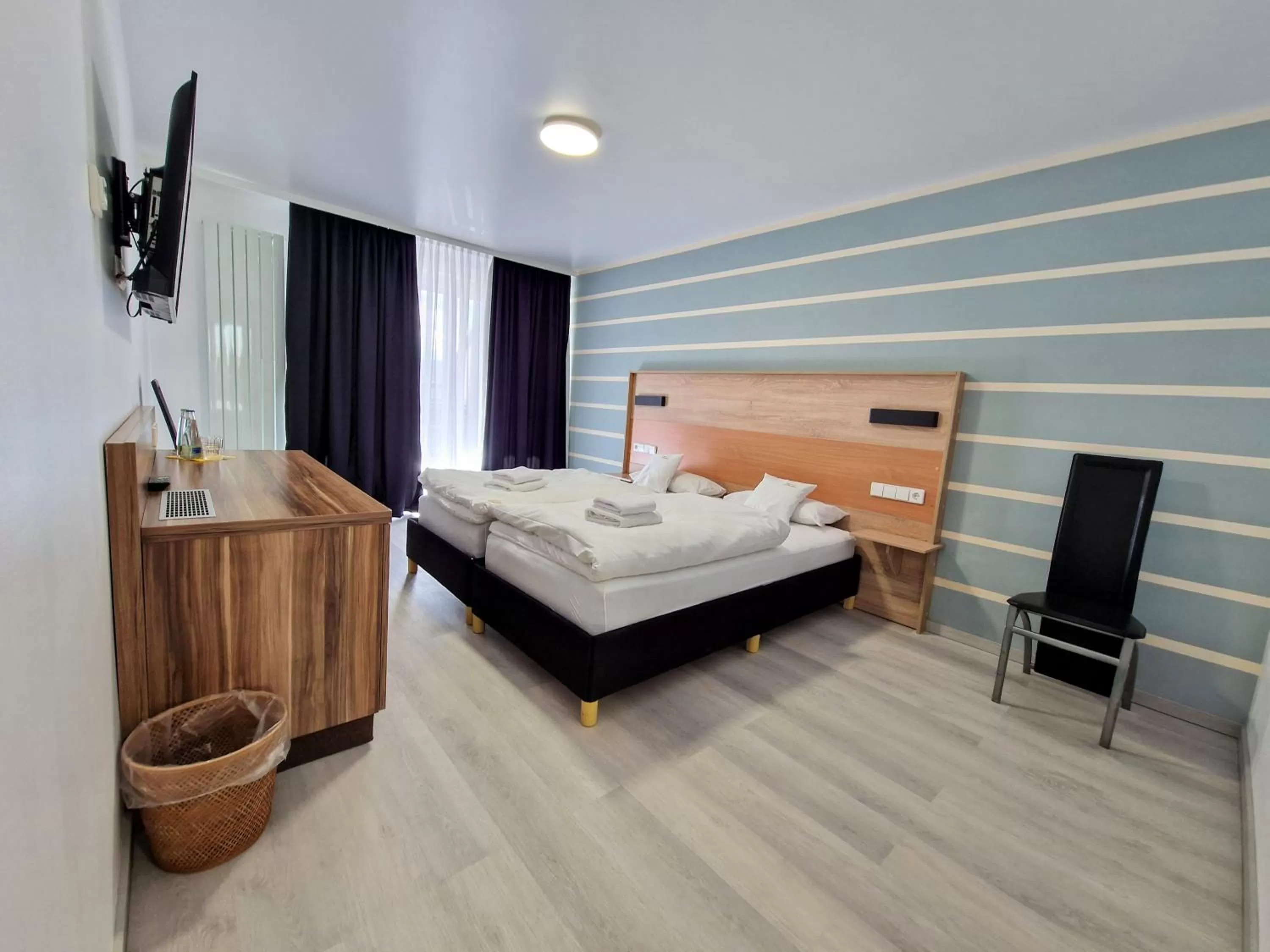 Photo of the whole room, Bed in Hotel am Kurpark